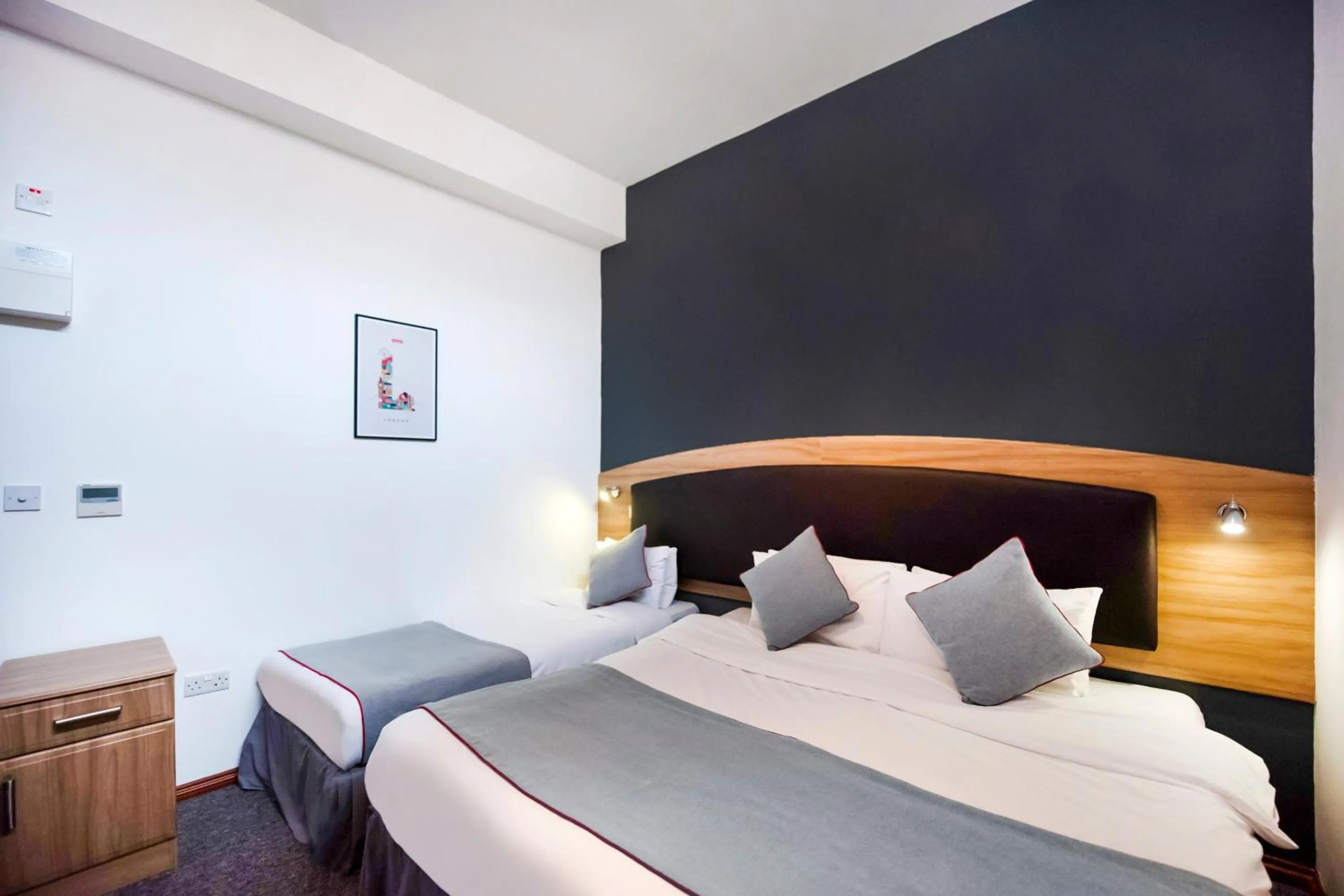 Deluxe Triple Room in Arinza Hotel, London Ilford