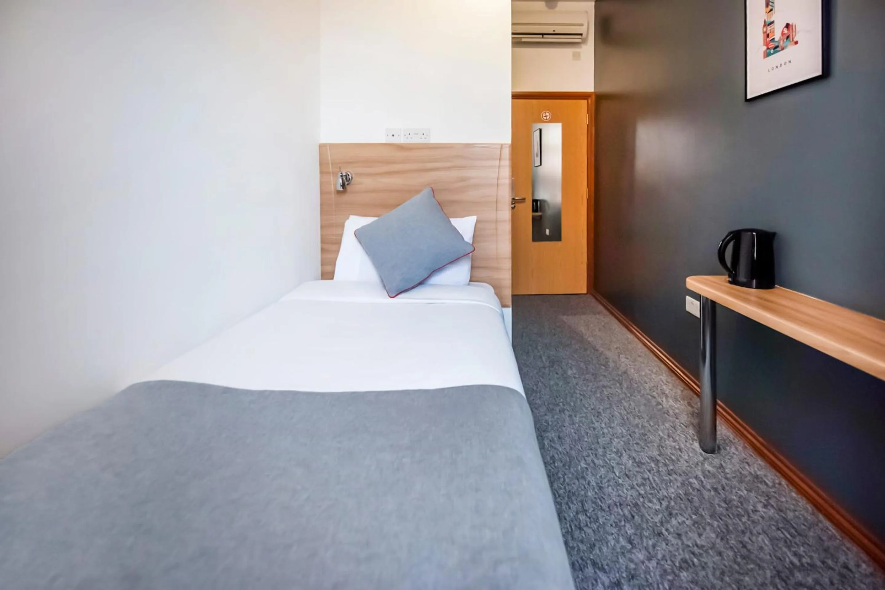 Standard Single Room in Arinza Hotel, London Ilford