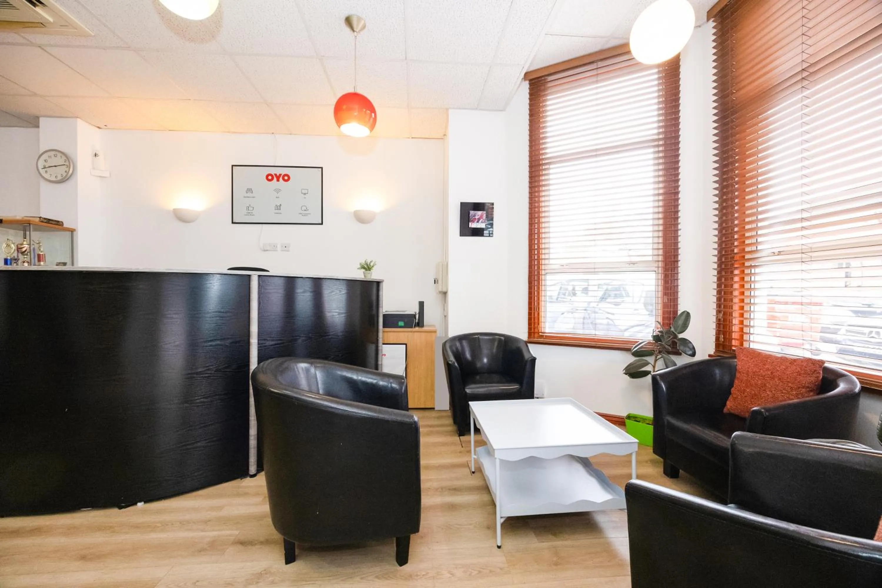 Lobby or reception in Arinza Hotel, London Ilford