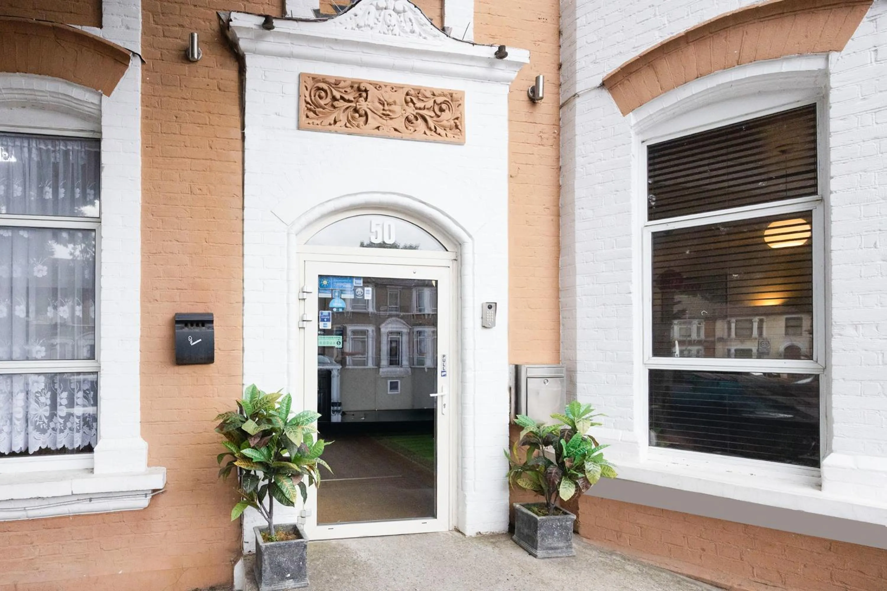 Facade/entrance in Arinza Hotel, London Ilford