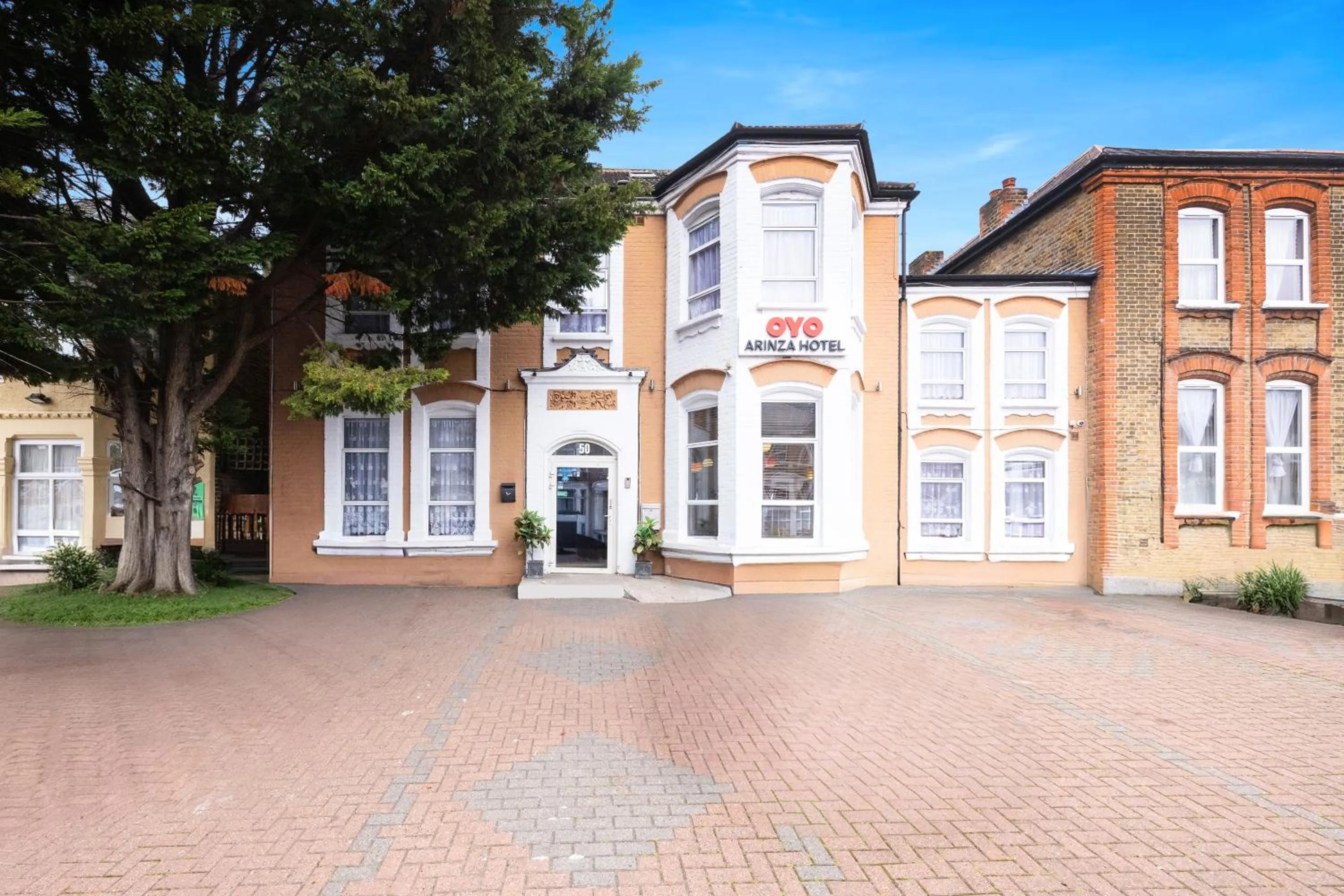 Property building in Arinza Hotel, London Ilford