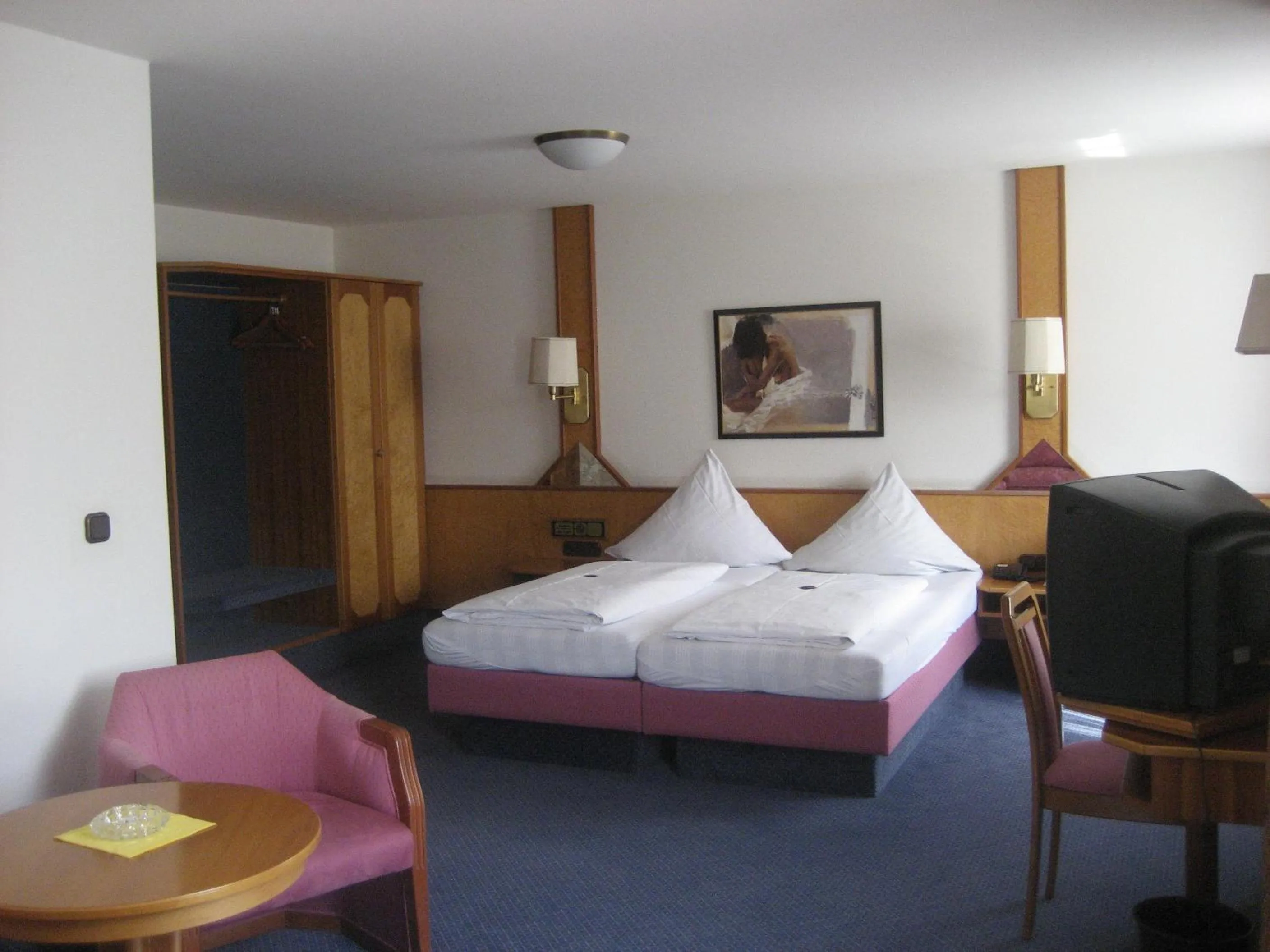 Photo of the whole room, Bed in Hotel-Gasthof Maisberger