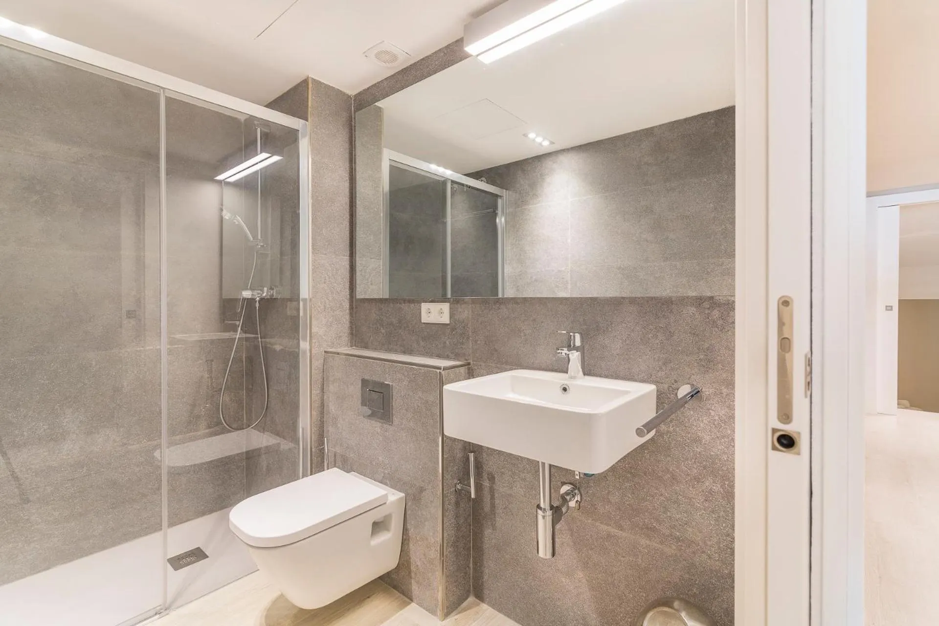 Bathroom in Daro Apartments