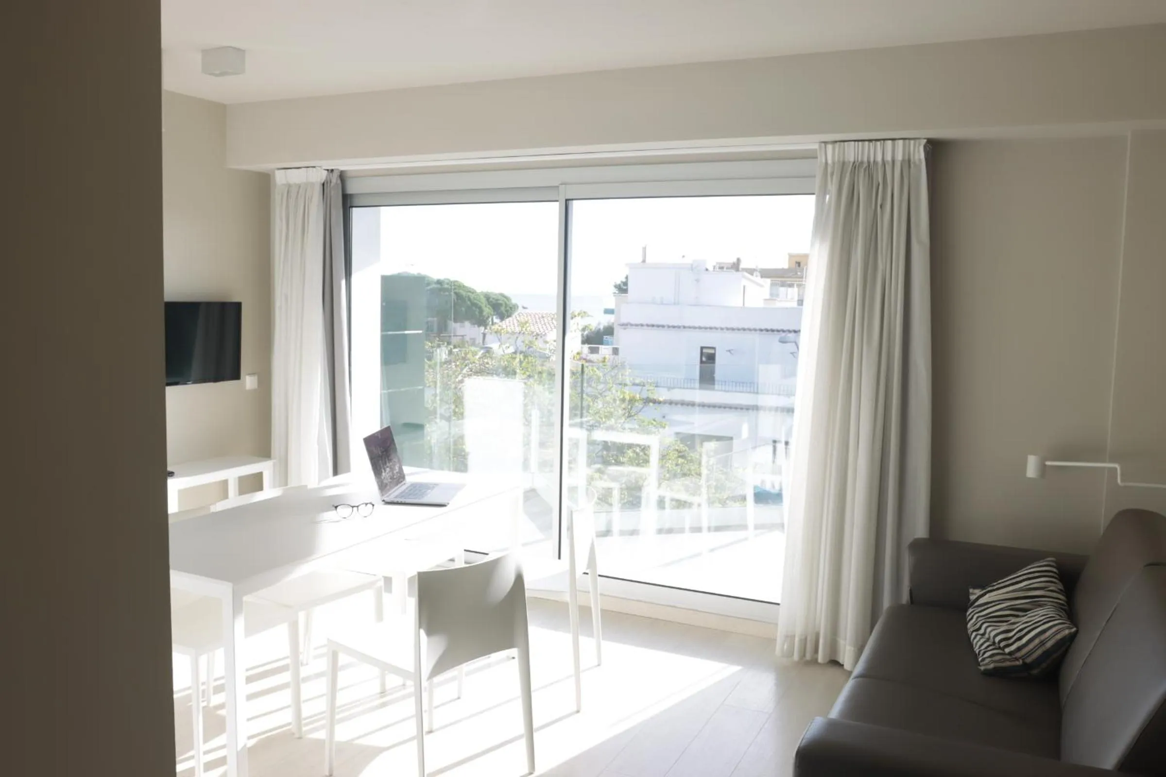 Communal lounge/ TV room in Daro Apartments