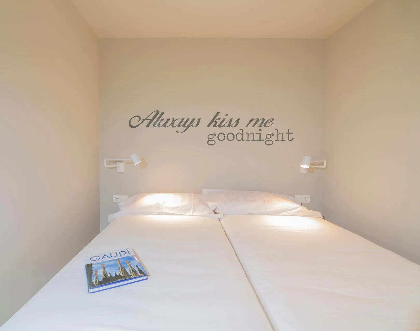 Bed in Daro Apartments