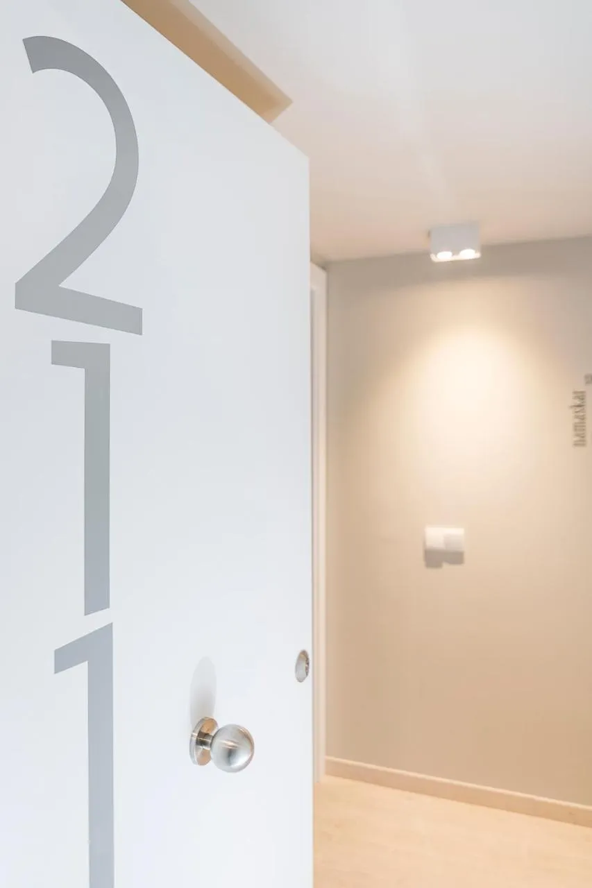 Text overlay in Daro Apartments