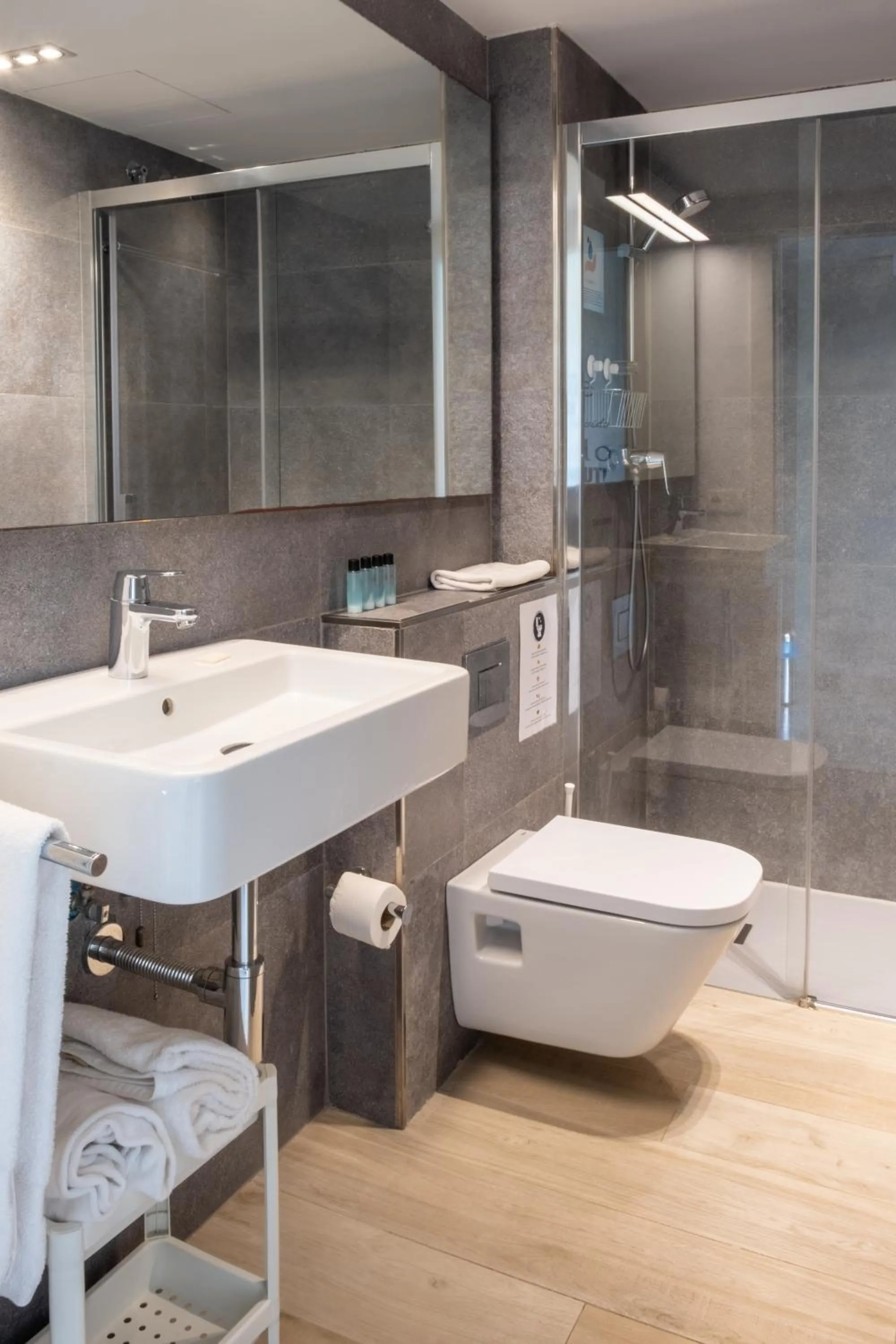 Bathroom in Daro Apartments