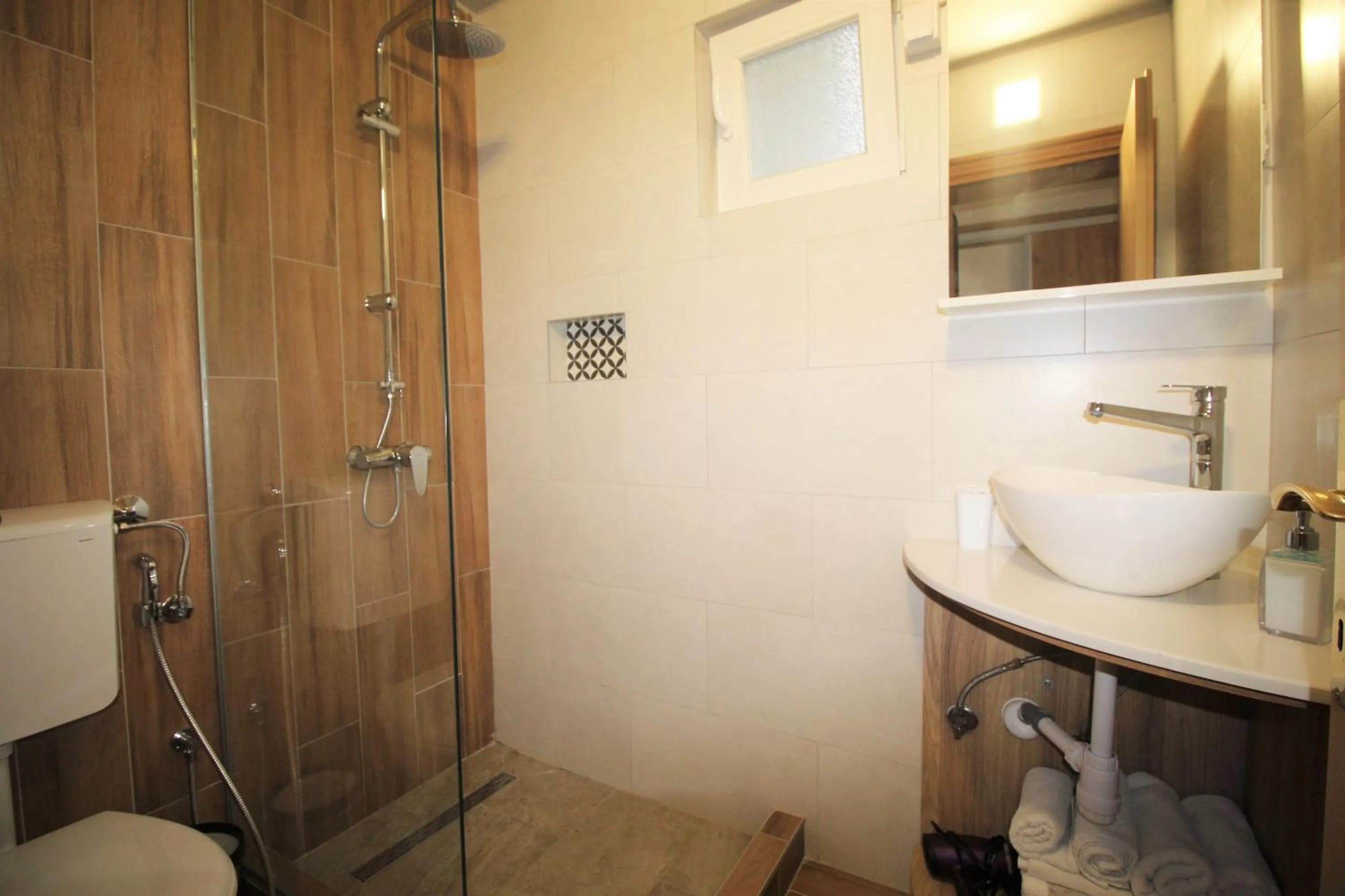 Shower in Pansion Stari Grad