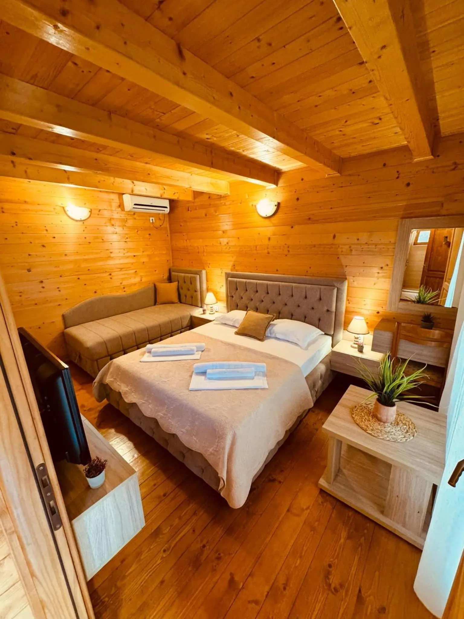 Bed in Apart Hotel Llolla