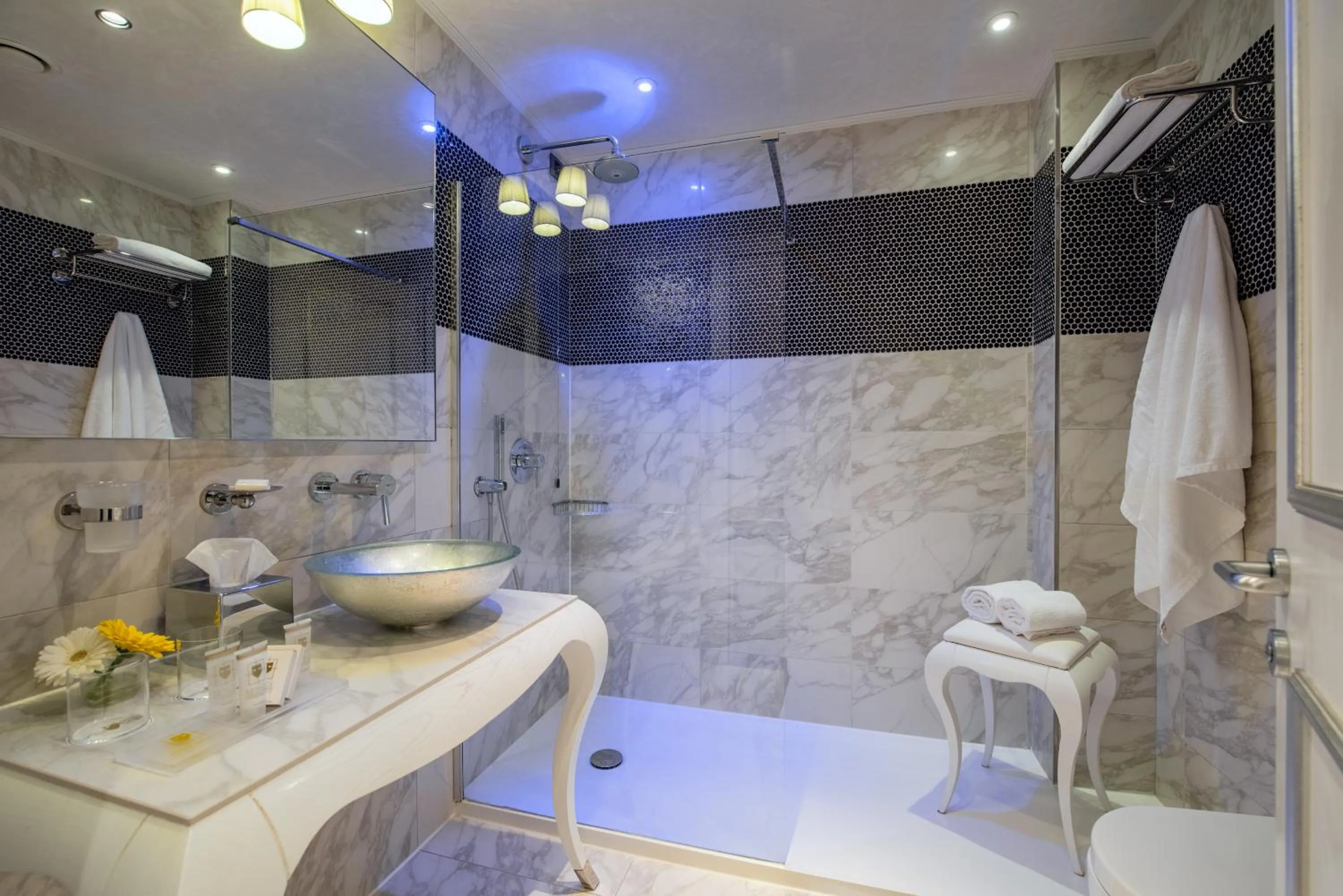 Shower in Carnival Palace - Venice Collection