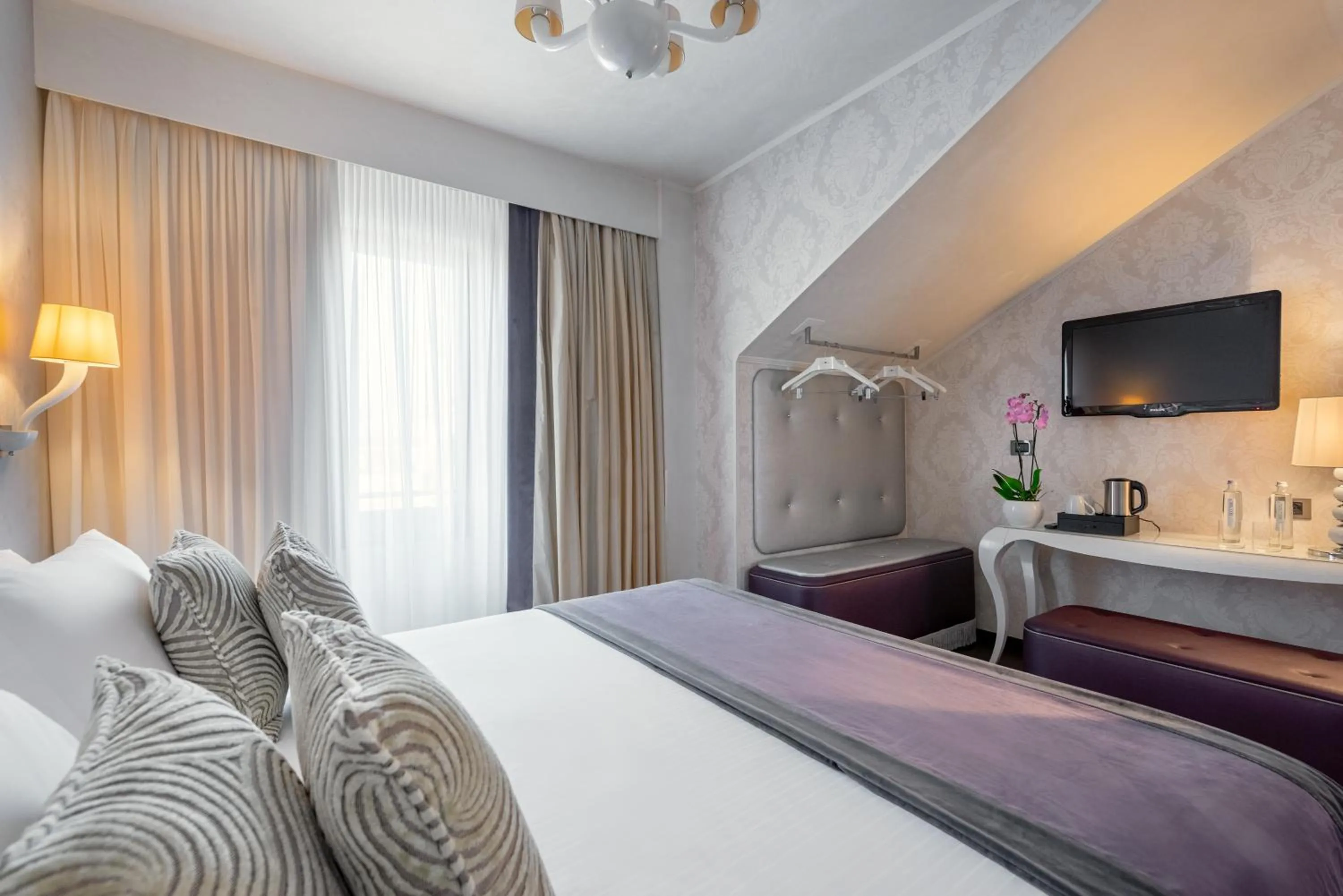 Bedroom, Bed in Carnival Palace - Venice Collection