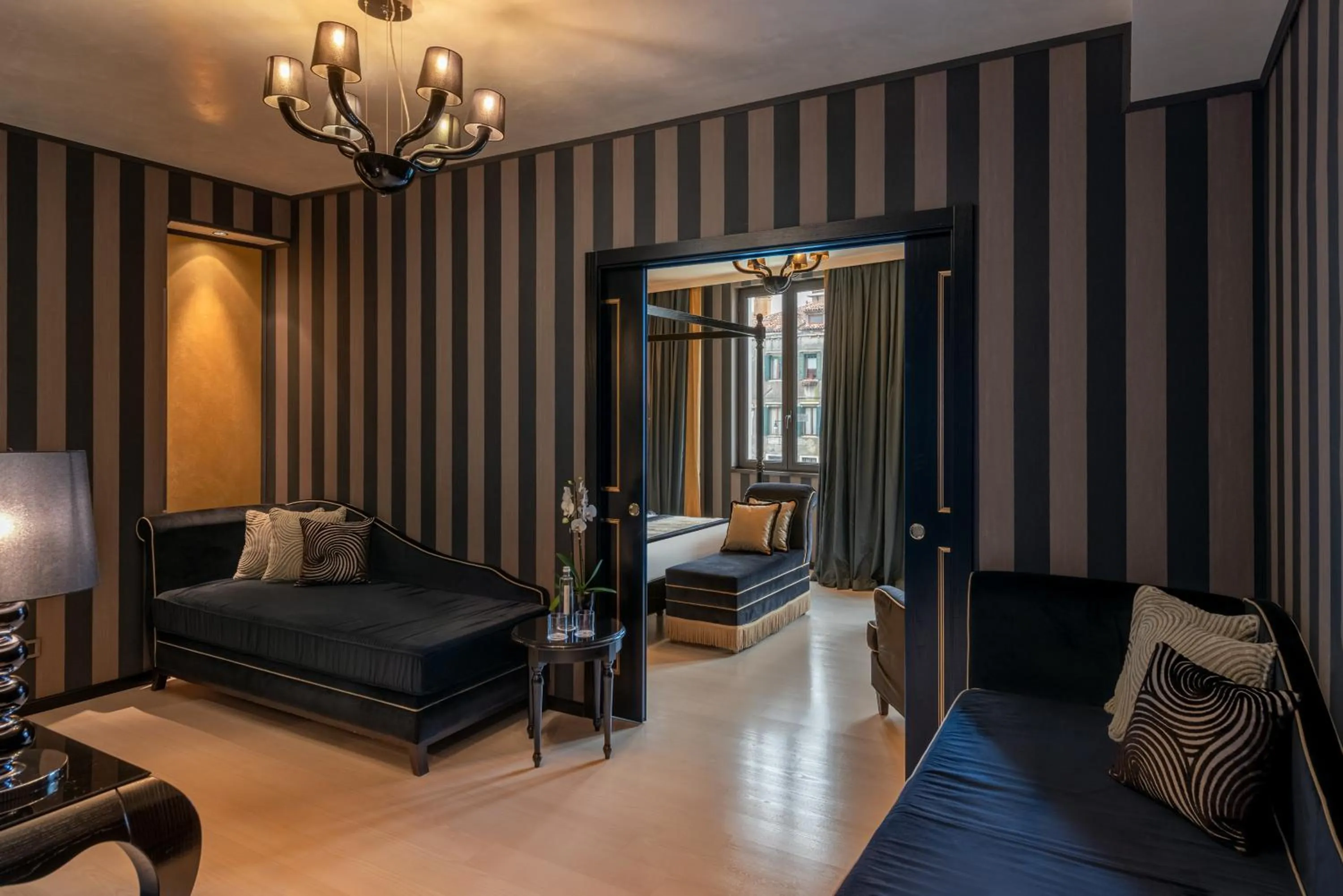 Guests, Bed in Carnival Palace - Venice Collection