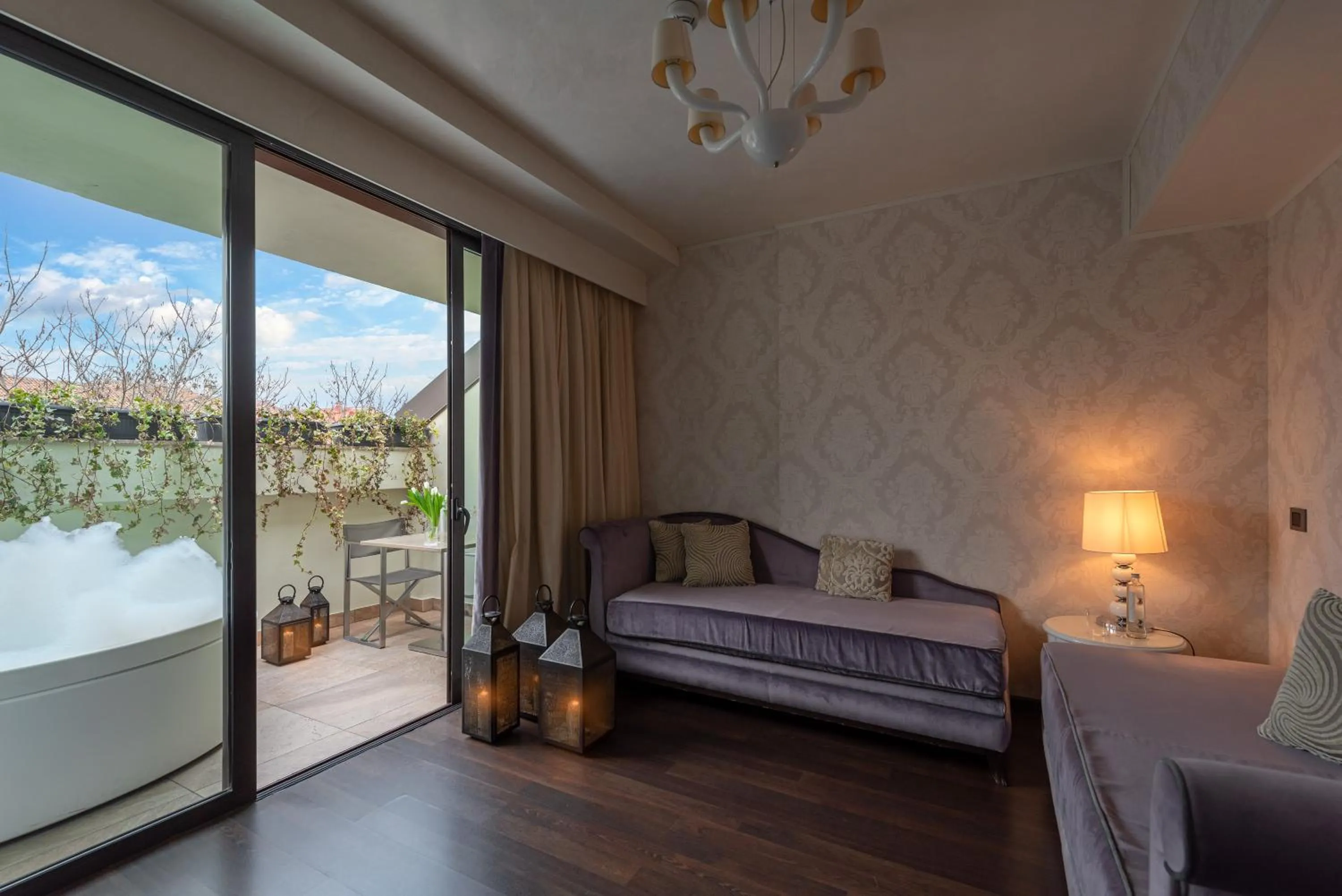 Hot Tub, Bed in Carnival Palace - Venice Collection