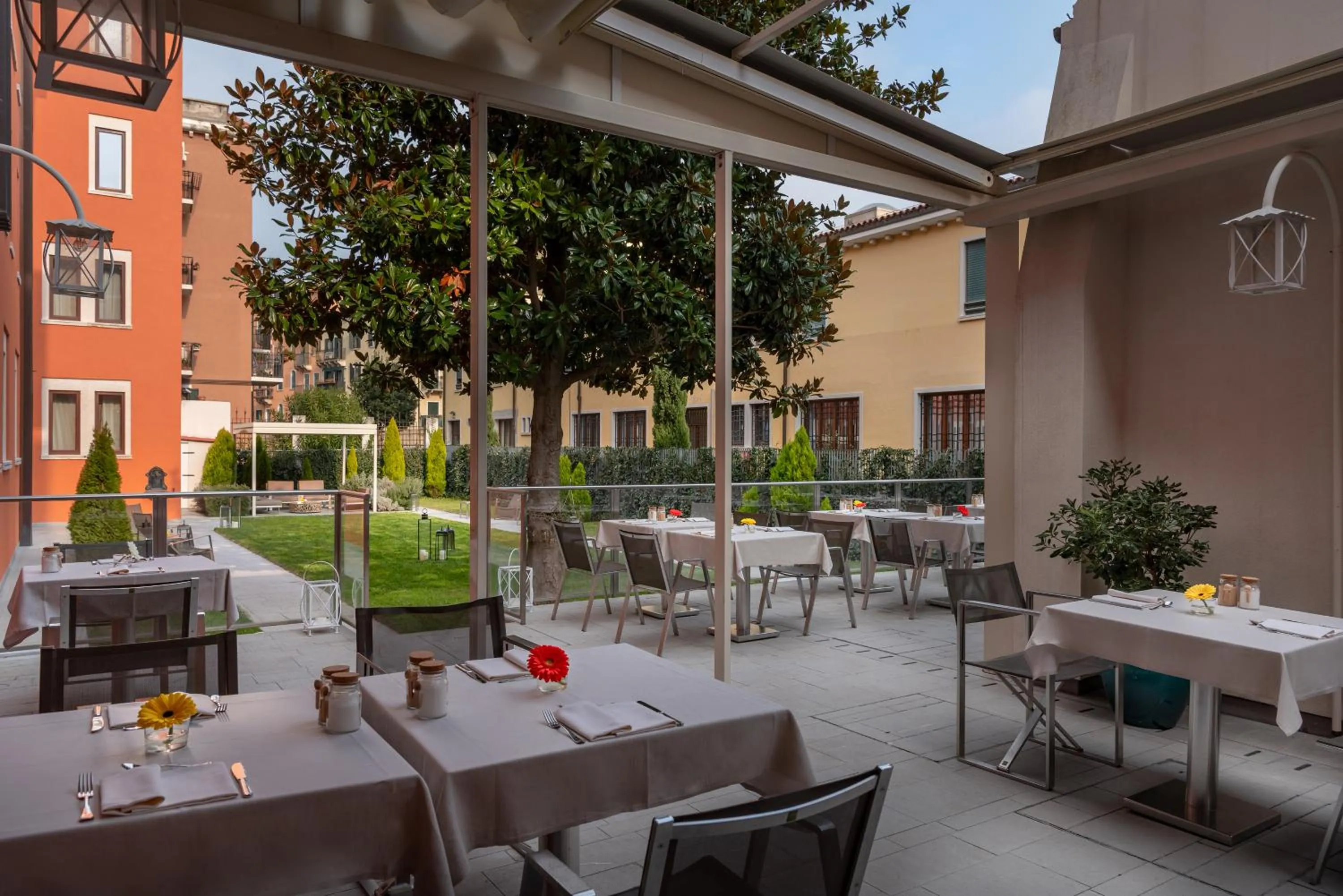 Garden in Carnival Palace - Venice Collection