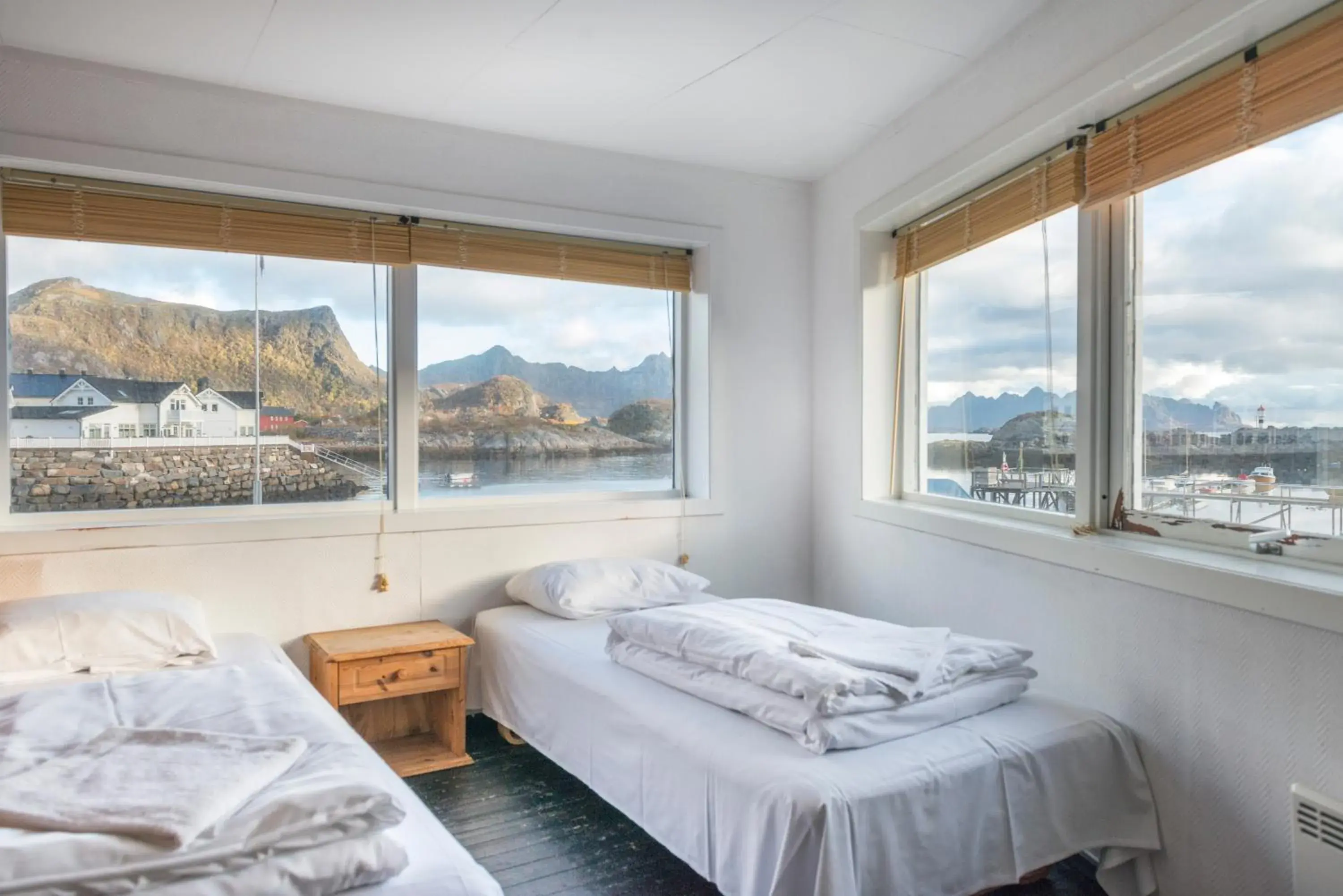 Budget Double Room with Shared Bathroom in Statsbuene i Kabelvåg Budget Double Room with Shared Bathroom in Statsbuene i Kabelvåg