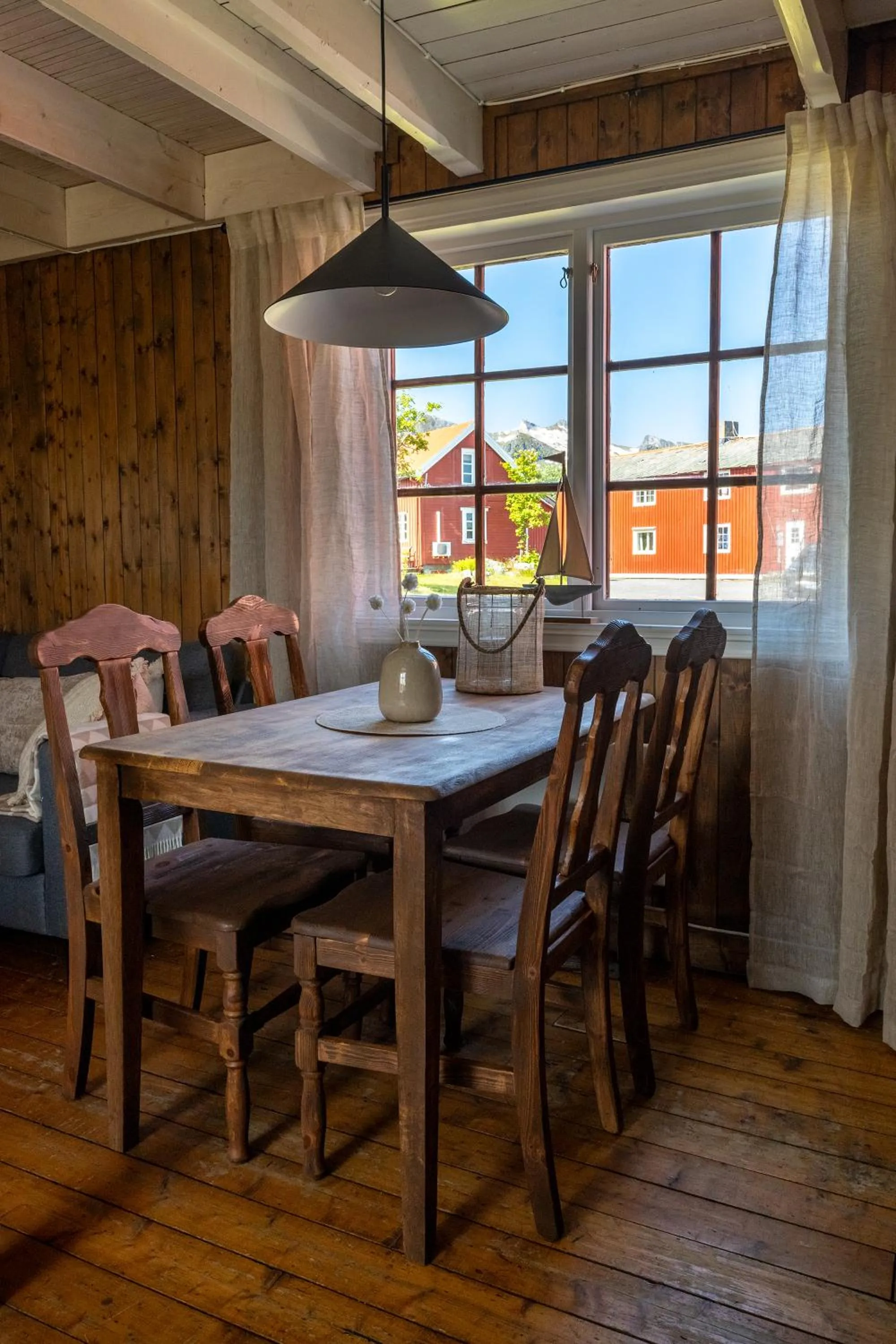 Dining area in Statsbuene i Kabelvåg