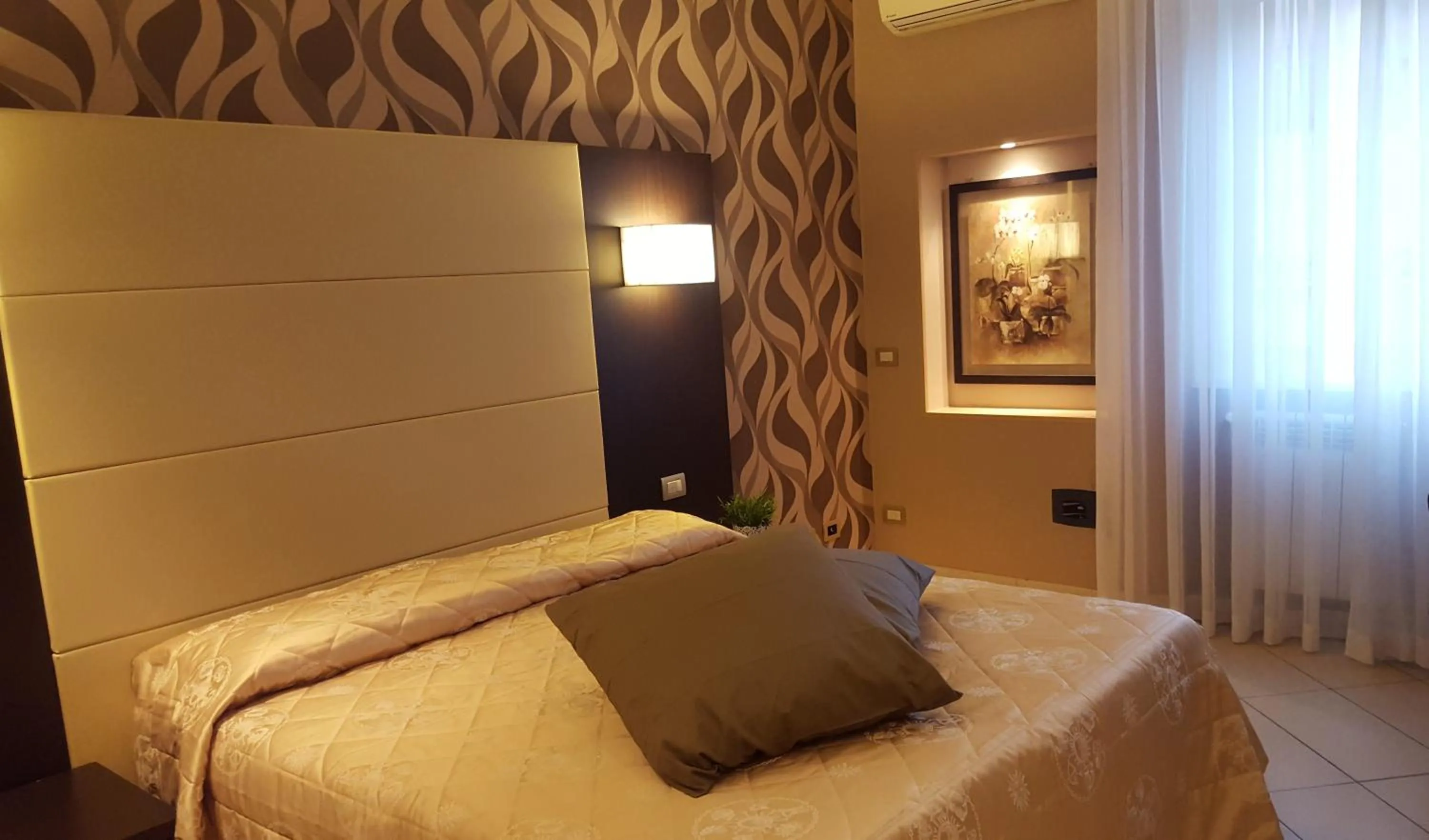 Photo of the whole room, Bed in B&B Emozioni Romane