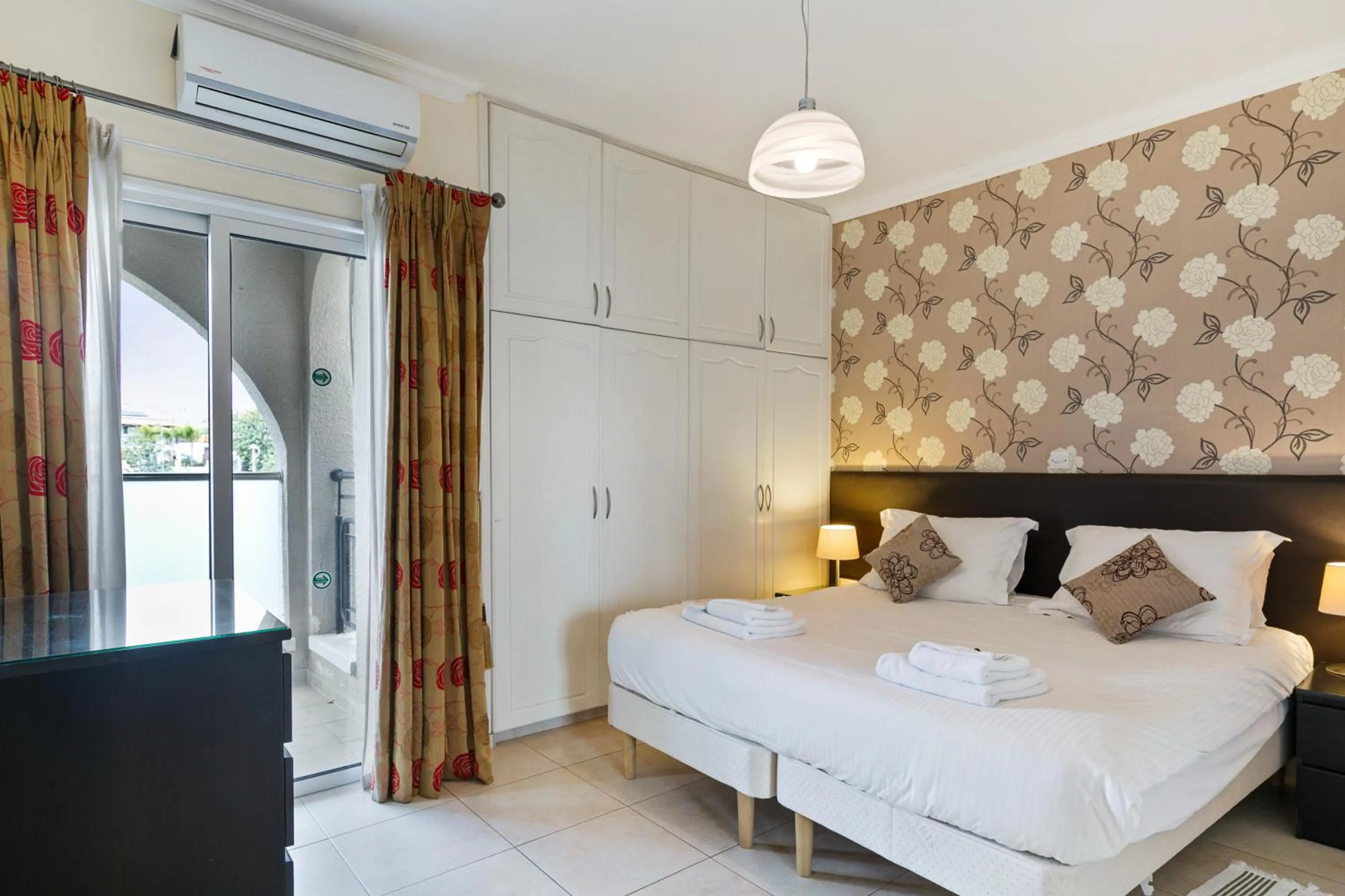 Bed in Hill View Hotel Apartments