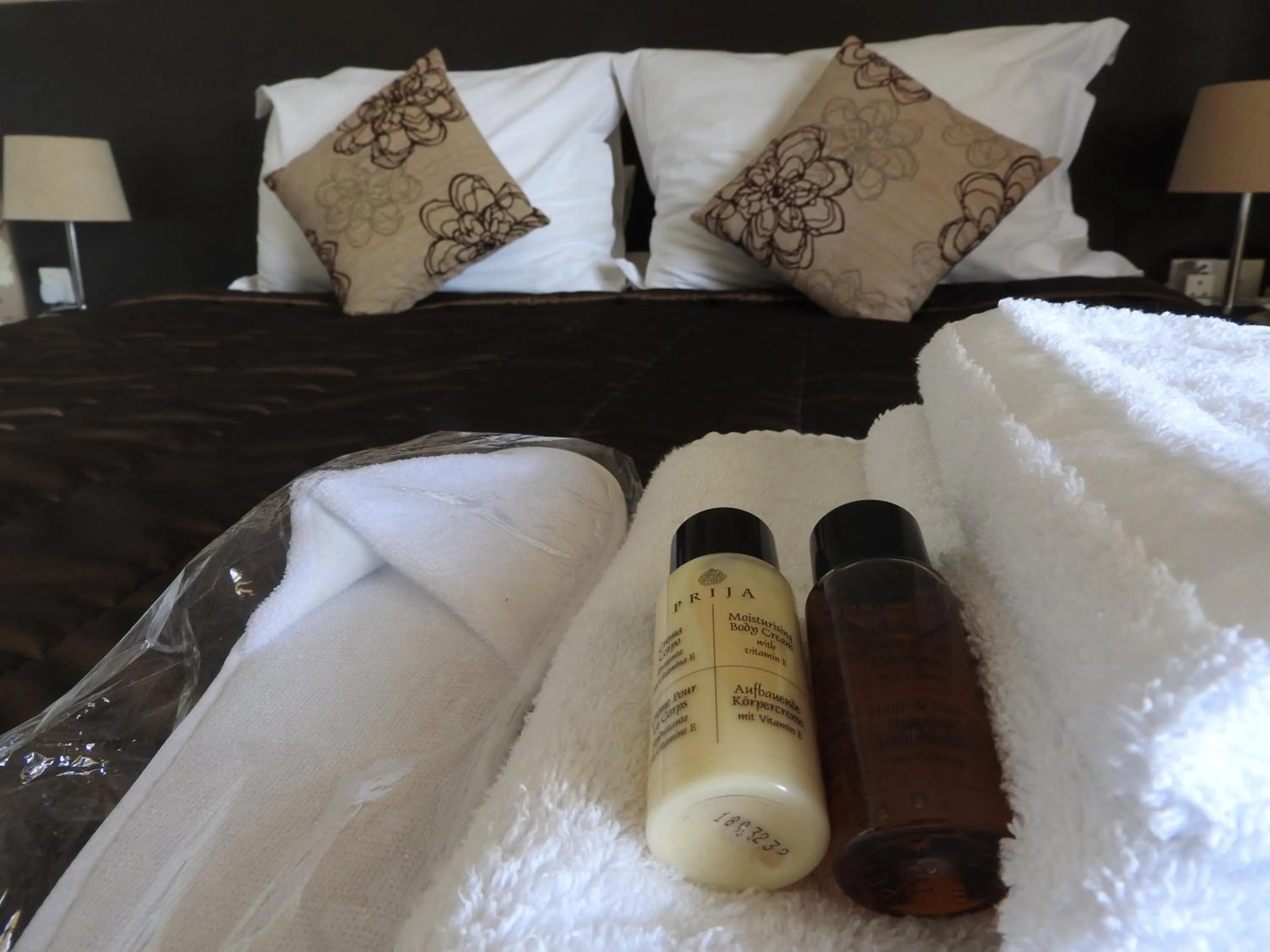 Bed in Hill View Hotel Apartments