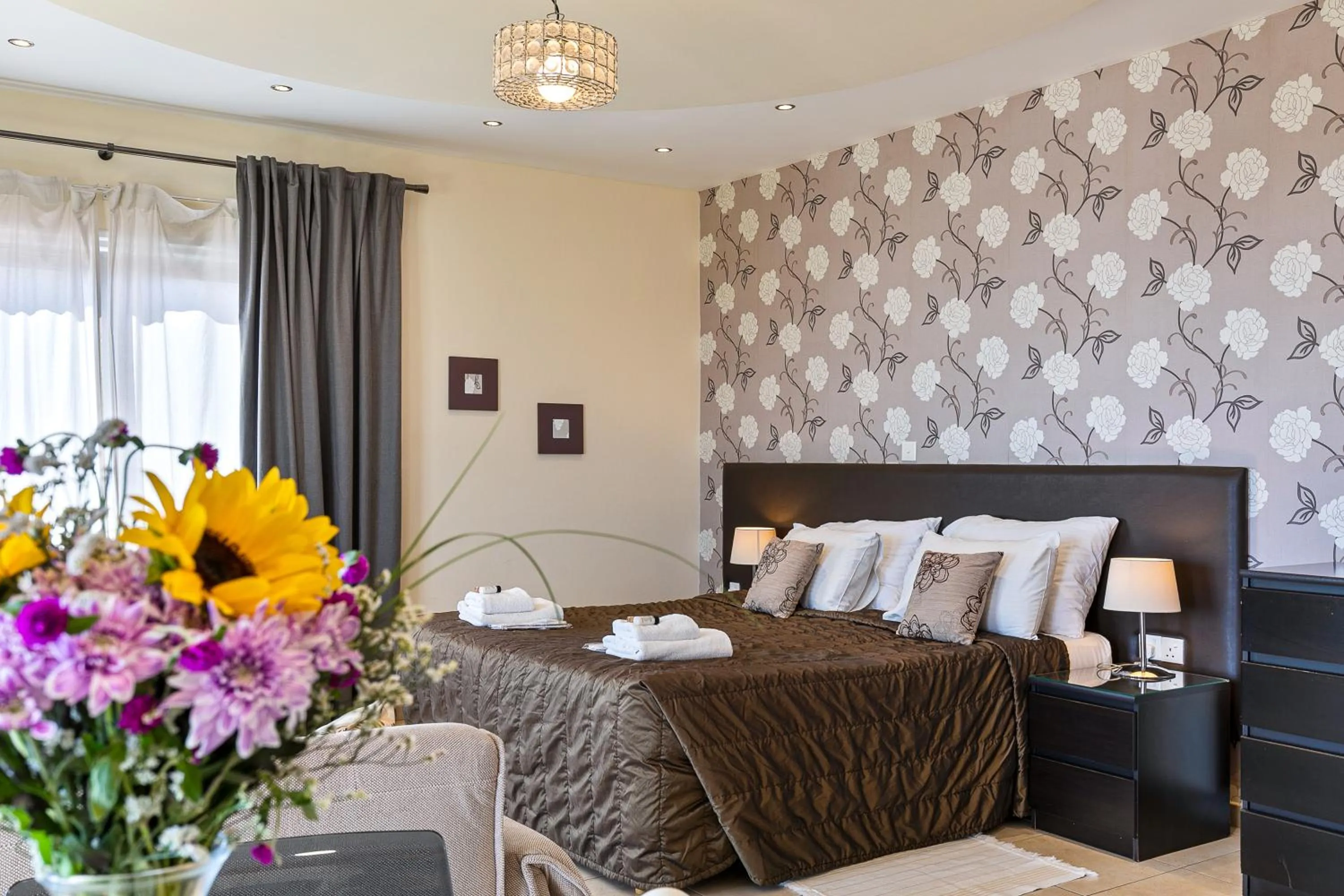 Bed in Hill View Hotel Apartments