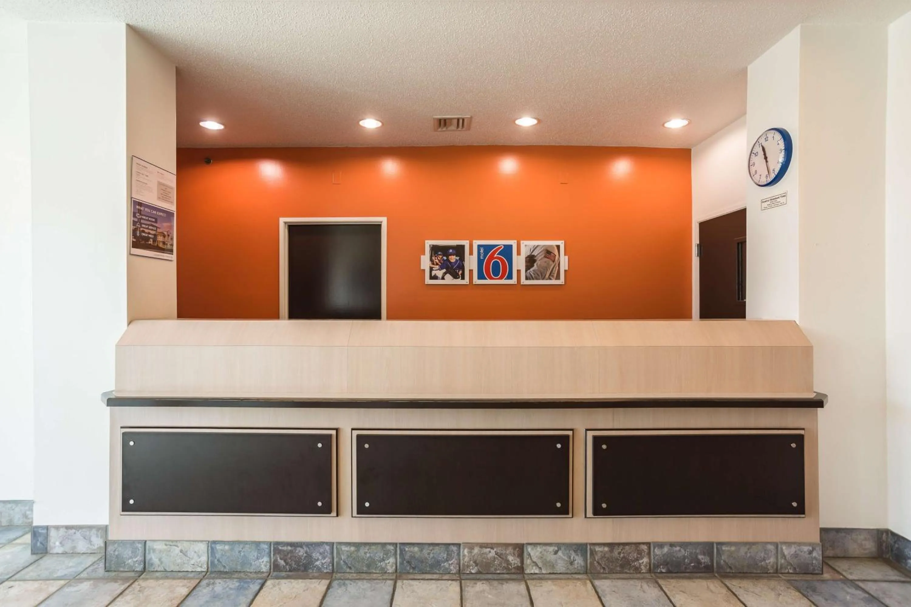 Lobby or reception in Motel 6 Dale, Indiana Near Holiday World and Splashing safari#Central Time #I64 Highway