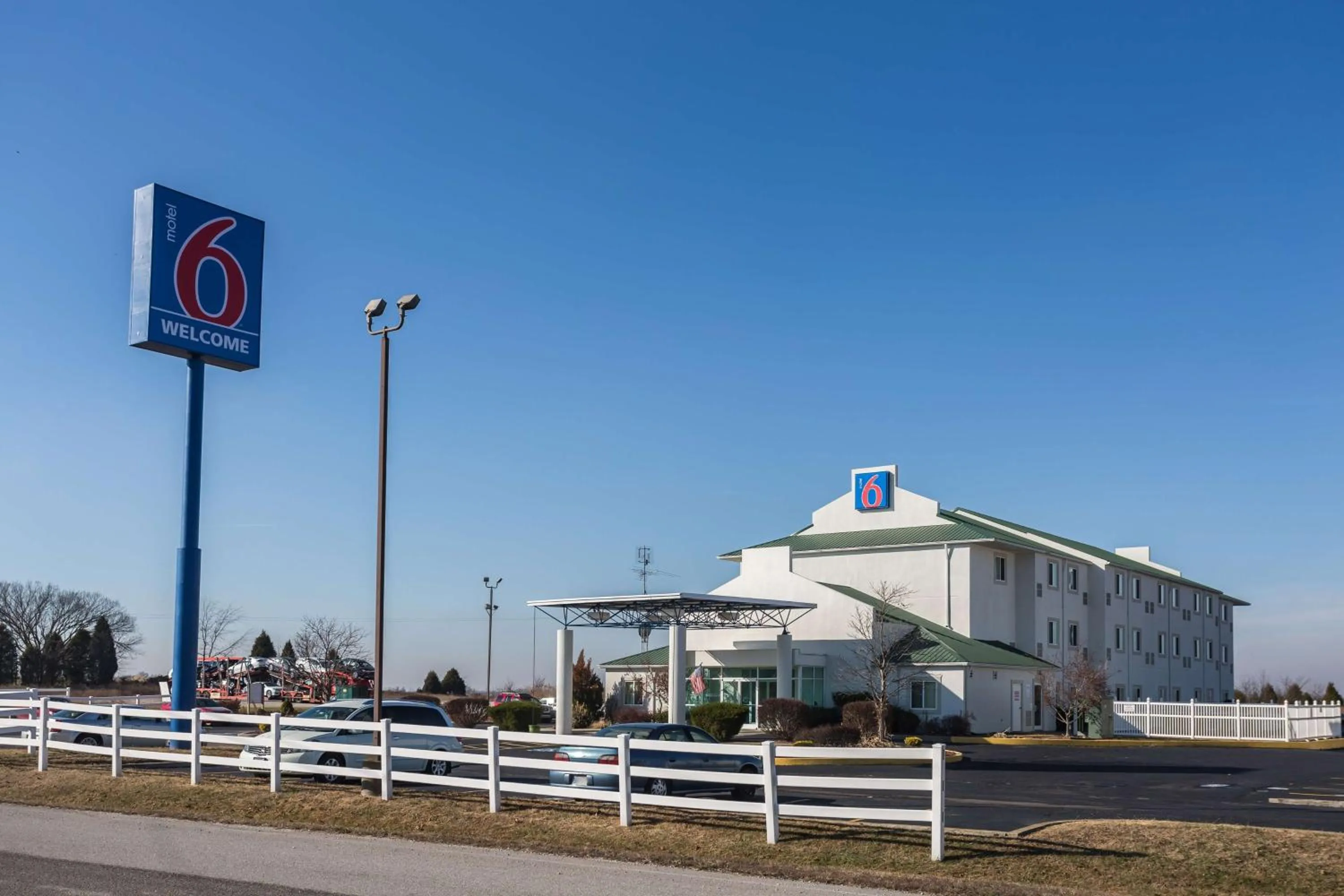 Property building in Motel 6 Dale, Indiana Near Holiday World and Splashing safari#Central Time #I64 Highway