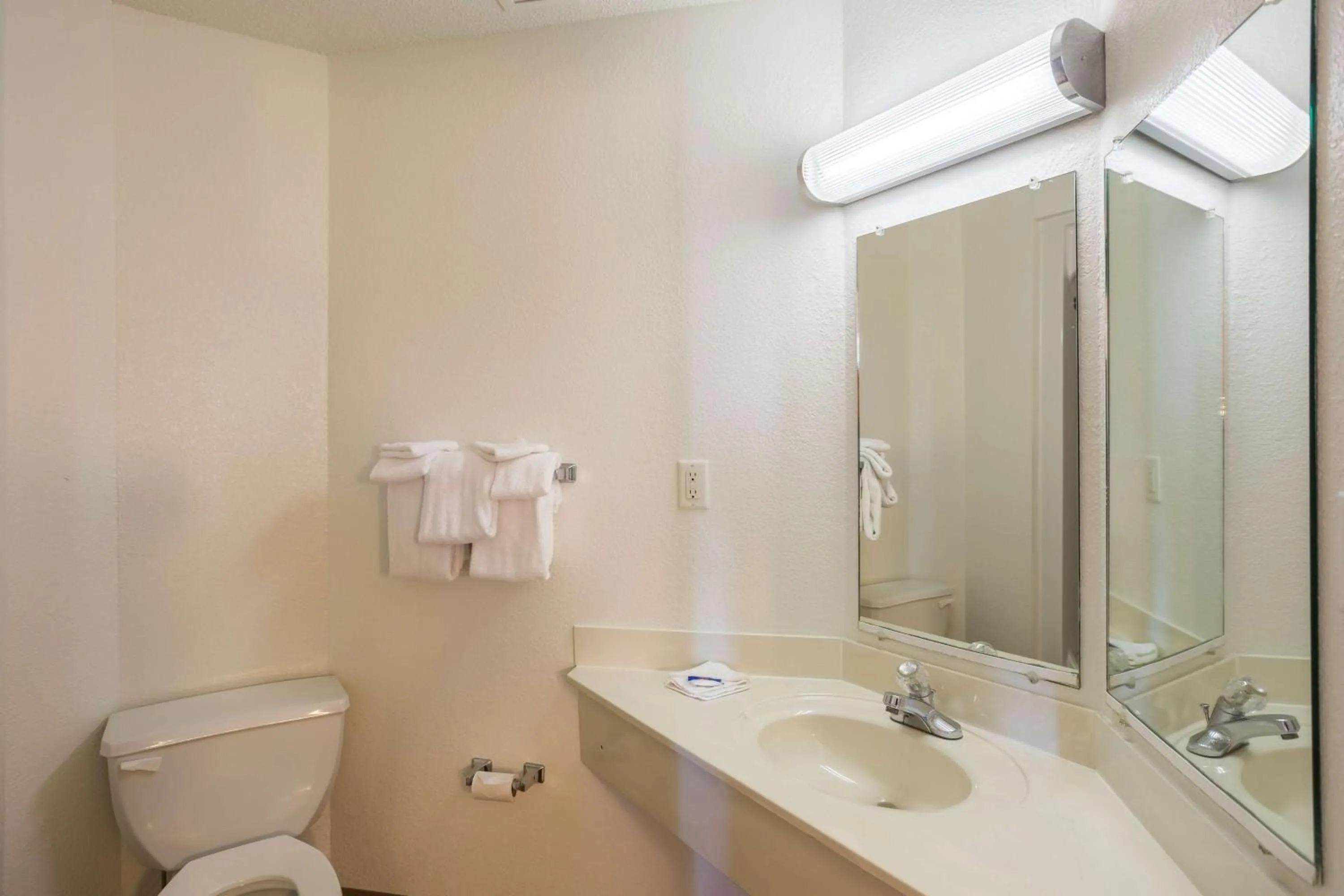 Bathroom in Motel 6 Dale, Indiana Near Holiday World and Splashing safari#Central Time #I64 Highway