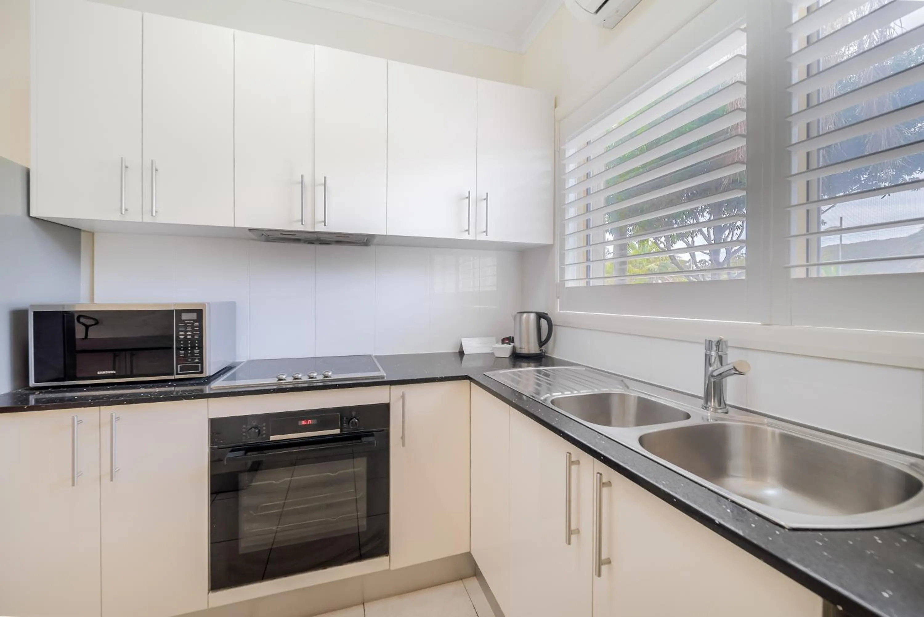 Kitchen or kitchenette in Oaks Port Stephens Pacific Blue Resort