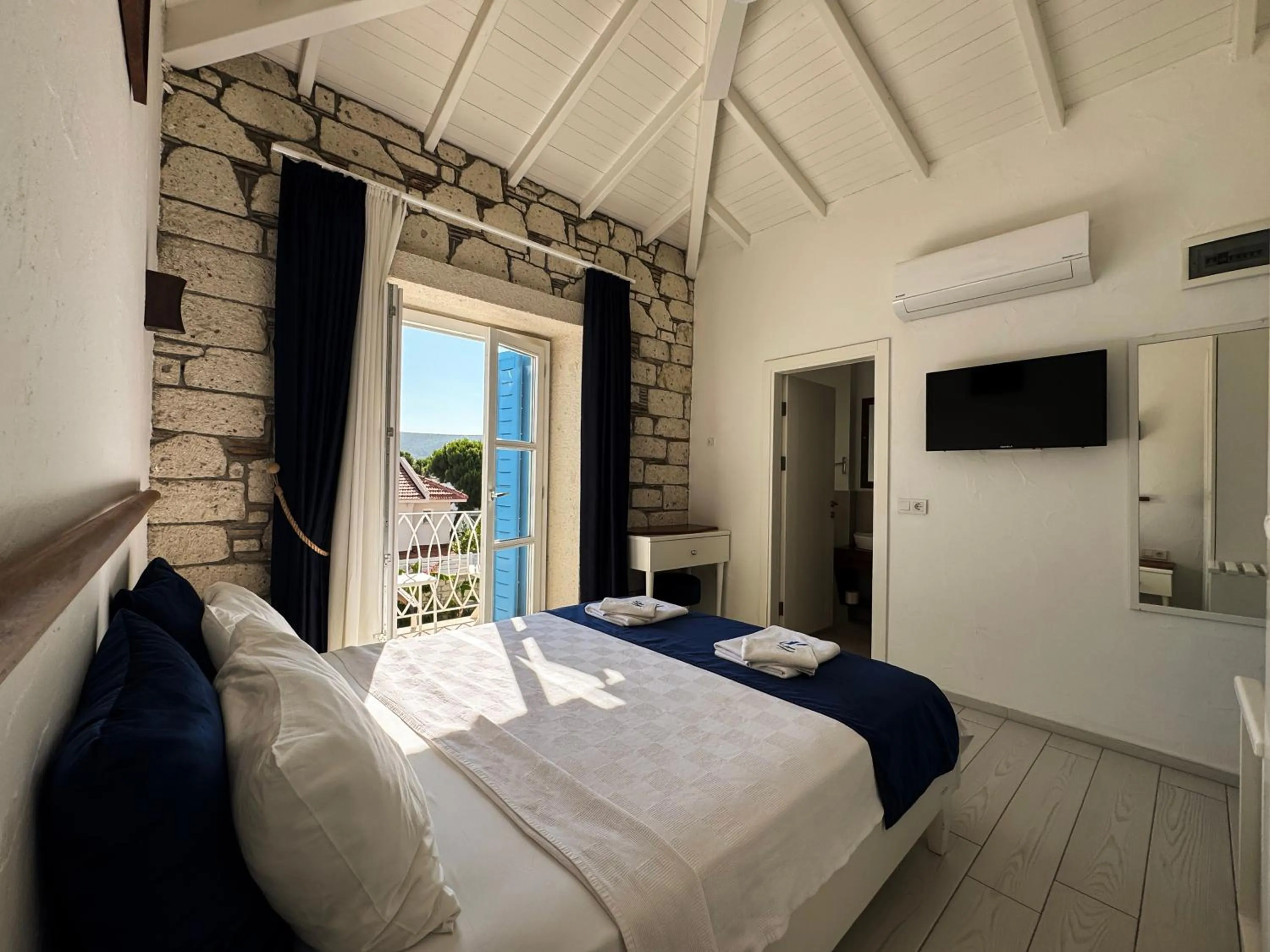 Bed in Villa Peri Alacati