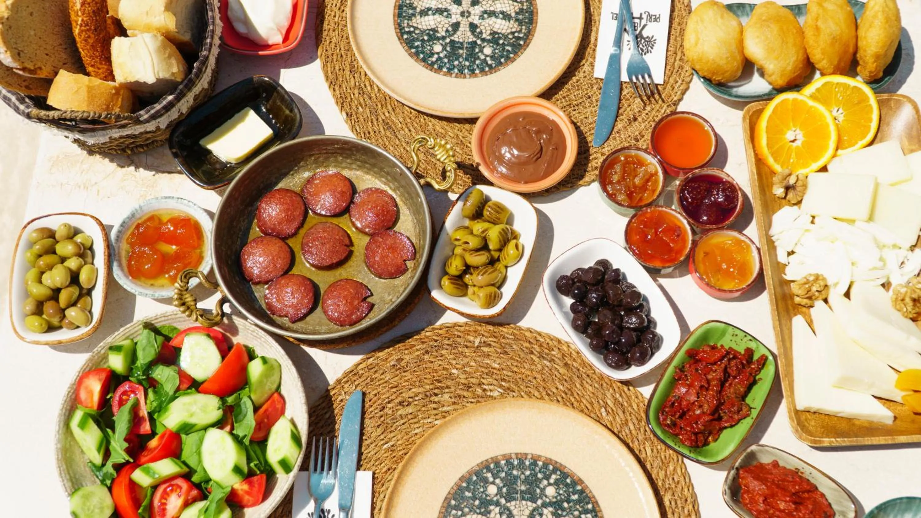 Food and drinks in Villa Peri Alacati