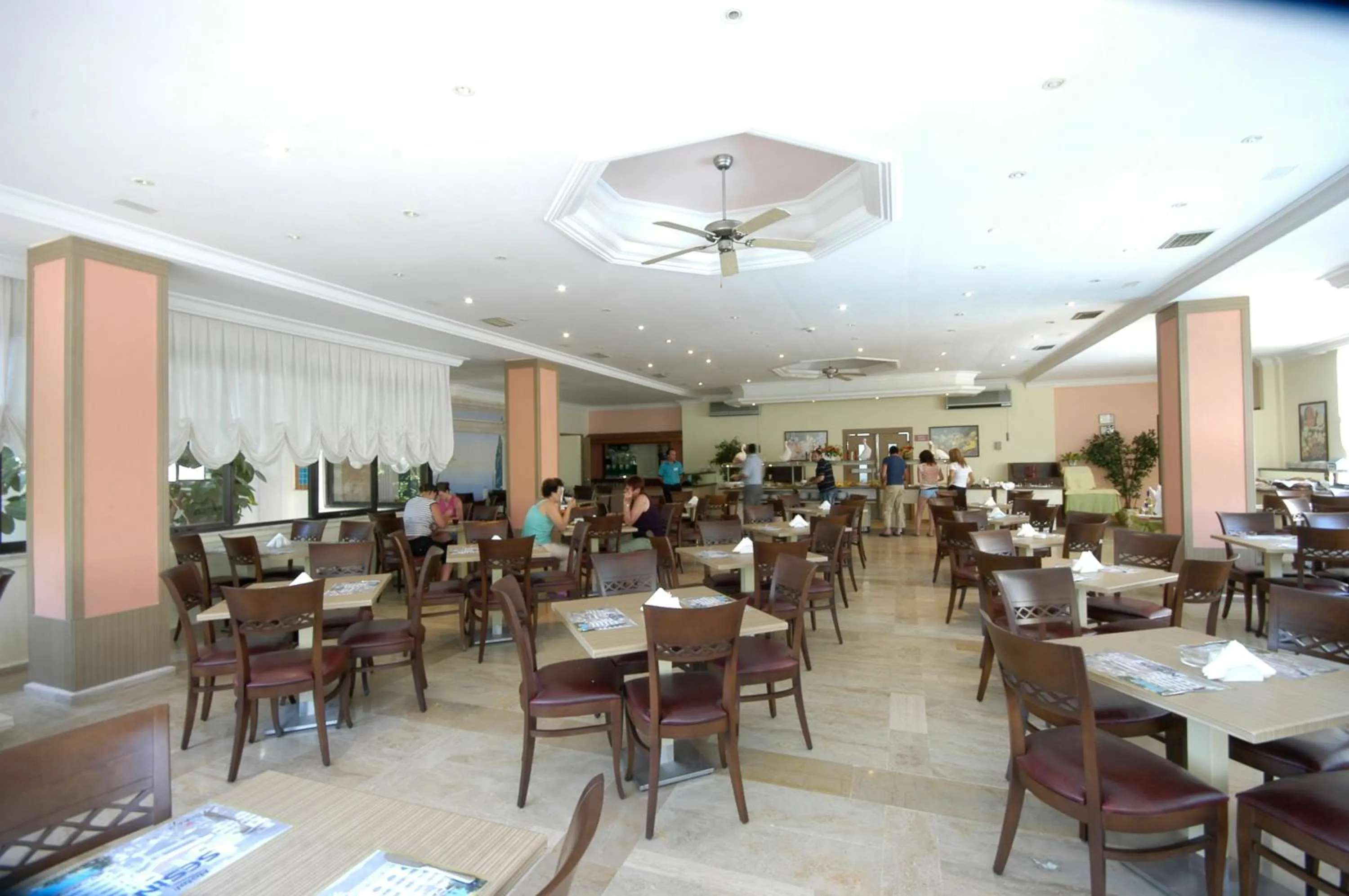 Restaurant/places to eat in Sesin Hotel