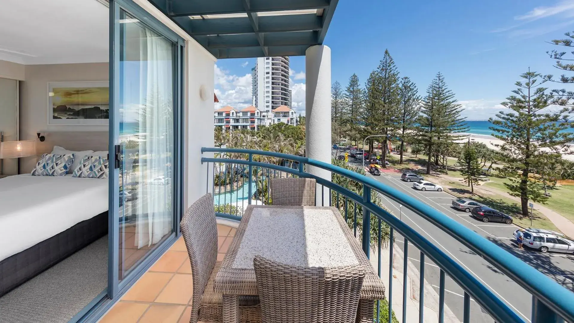 One-Bedroom Apartment with Ocean View in Oaks Gold Coast Calypso Plaza Suites One-Bedroom Apartment with Ocean View in Oaks Gold Coast Calypso Plaza Suites