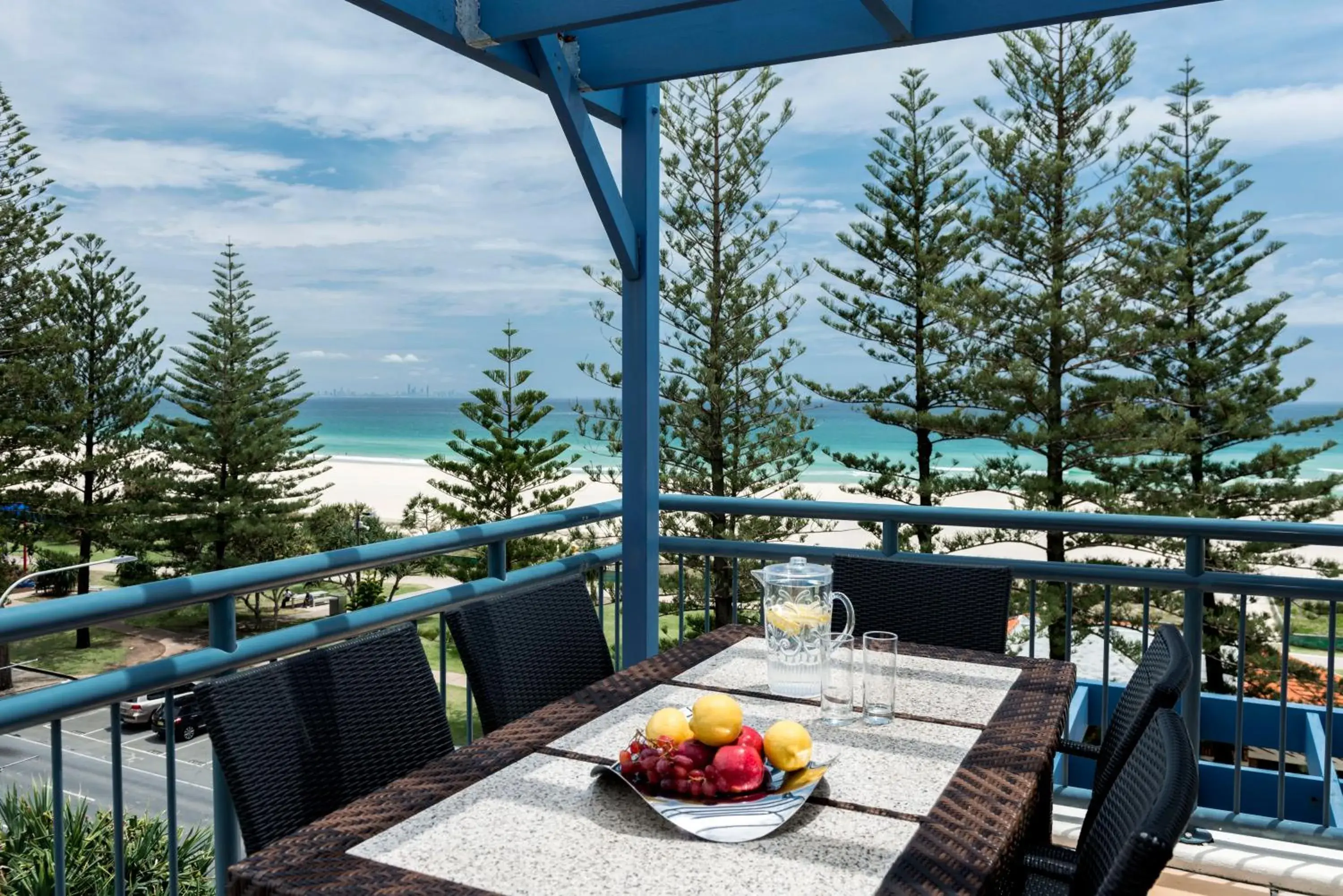 Executive Two-Bedroom Apartment in Oaks Gold Coast Calypso Plaza Suites Executive Two-Bedroom Apartment in Oaks Gold Coast Calypso Plaza Suites