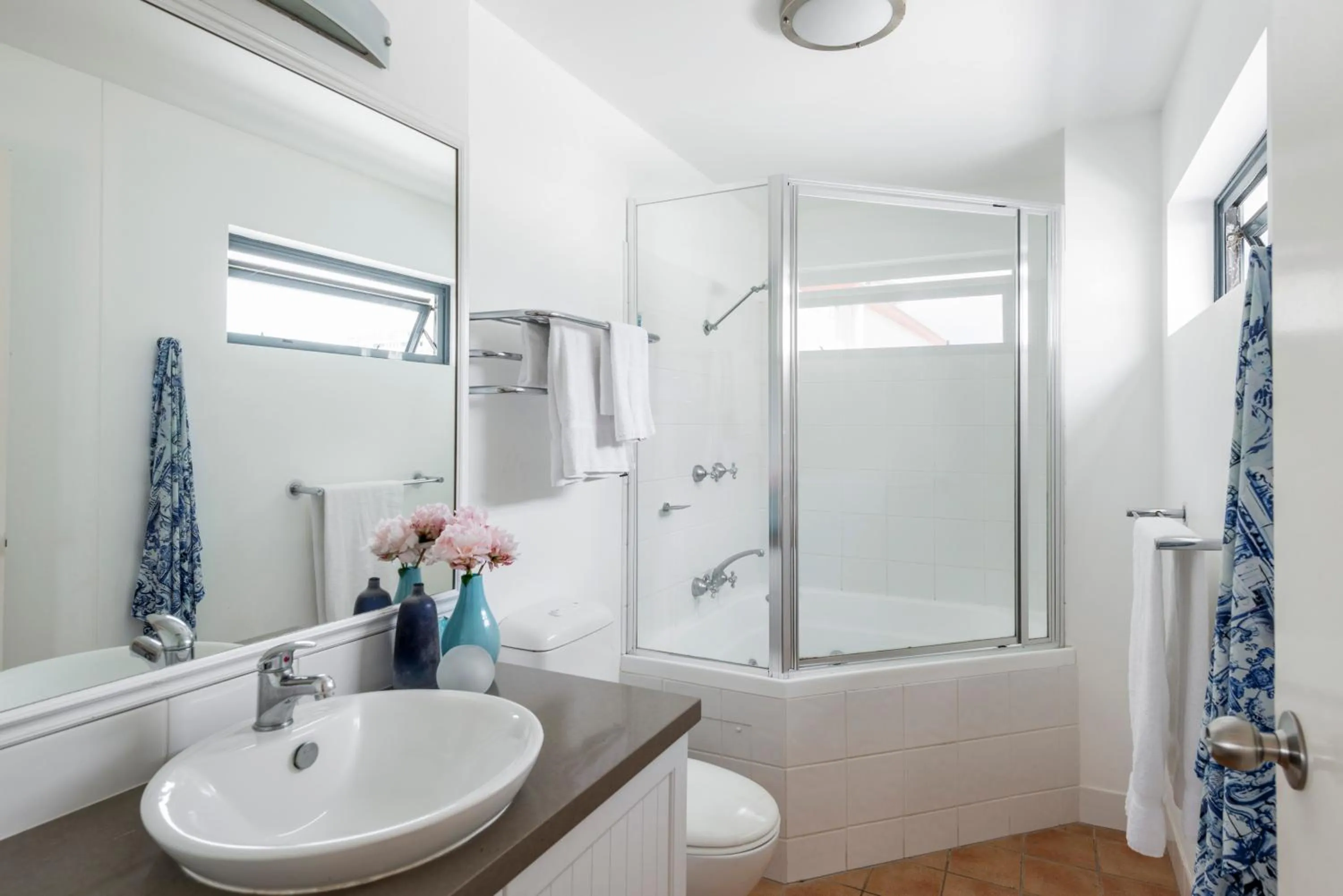 Toilet in Oaks Gold Coast Calypso Plaza Suites