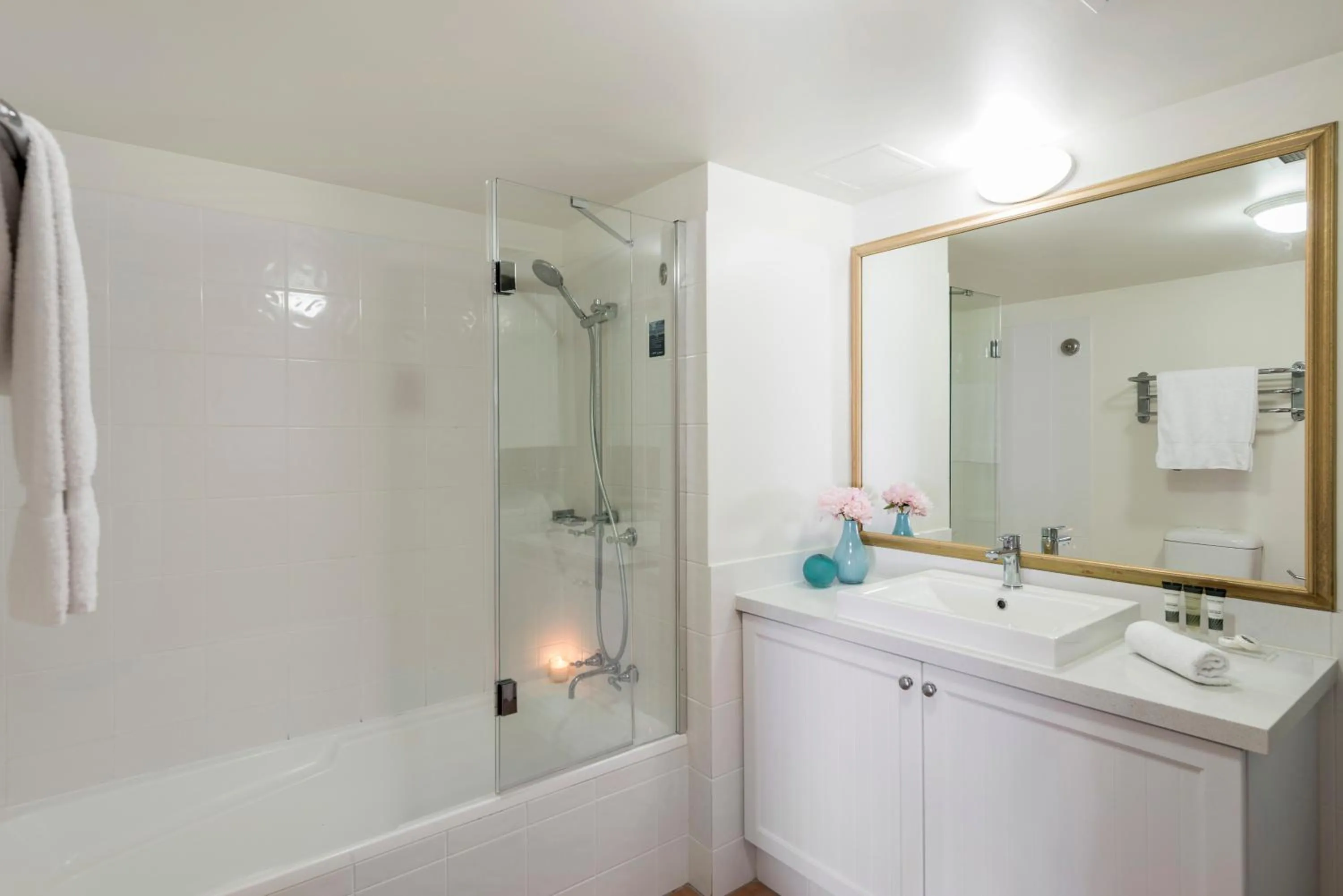 Bathroom in Oaks Gold Coast Calypso Plaza Suites