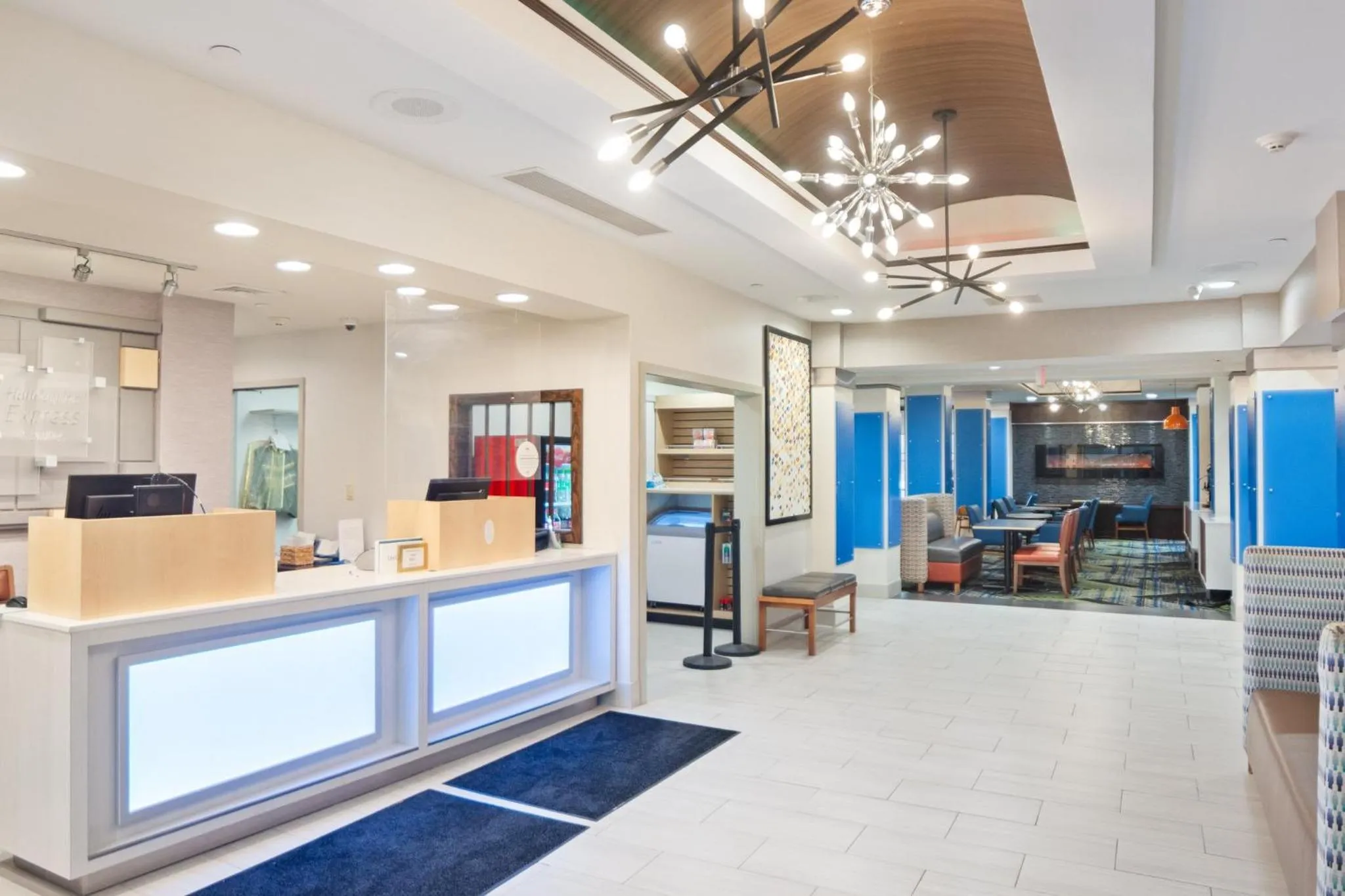 Property building in Holiday Inn Express and Suites Stroudsburg-Poconos by IHG