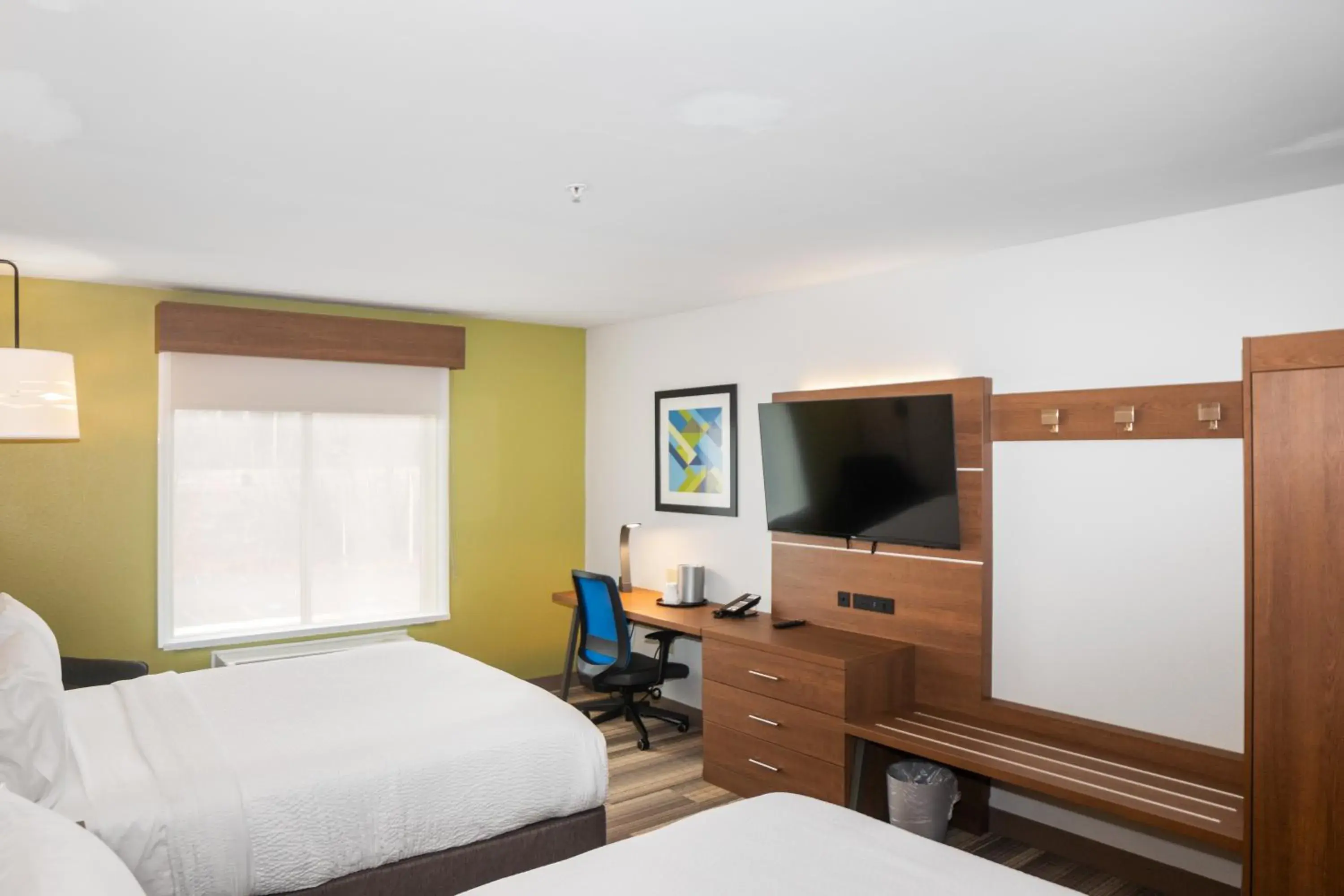Standard Room with Two Queen Beds in Holiday Inn Express and Suites Stroudsburg-Poconos by IHG Standard Room with Two Queen Beds in Holiday Inn Express and Suites Stroudsburg-Poconos by IHG