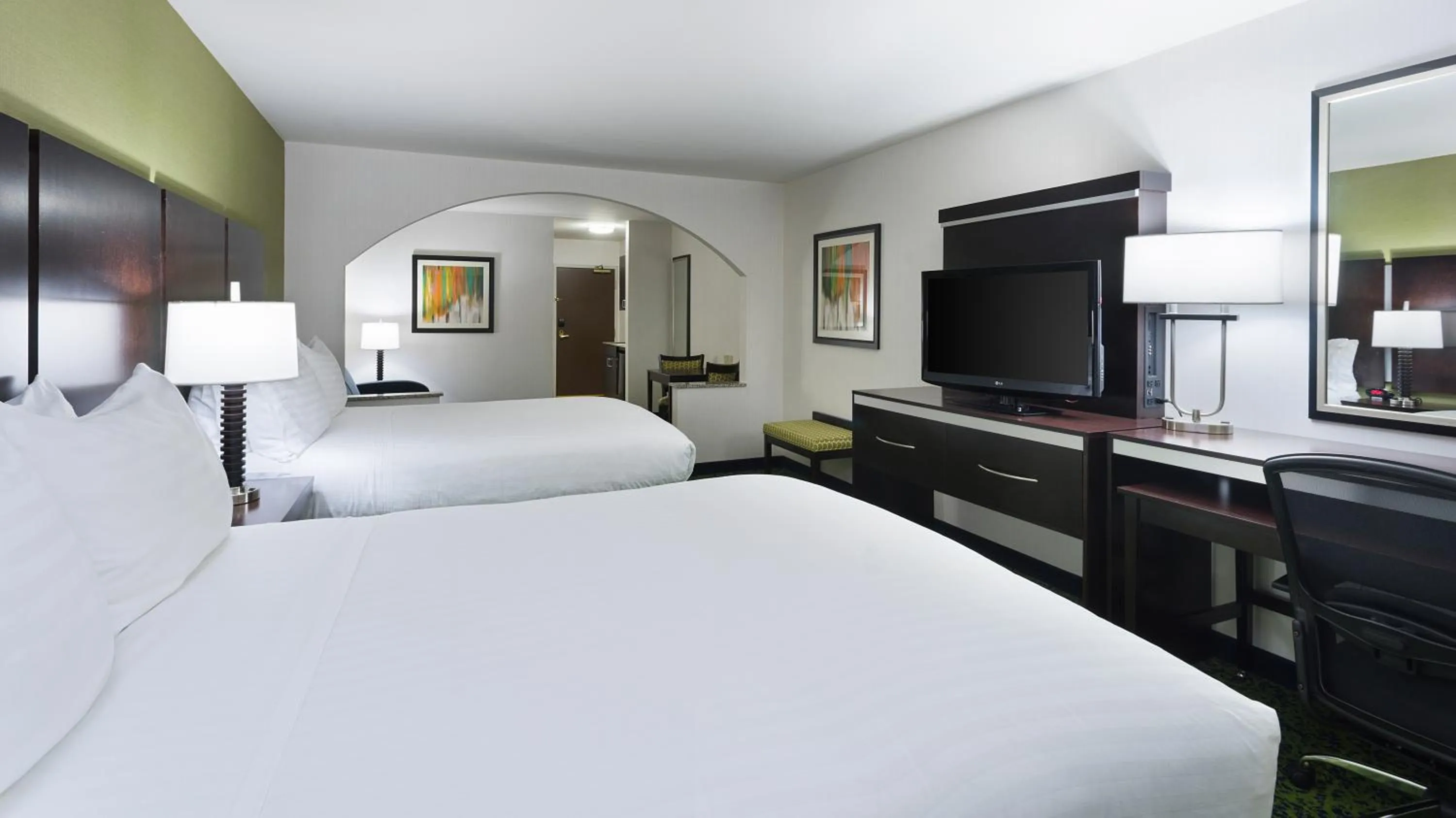 Bedroom in Holiday Inn Express and Suites Stroudsburg-Poconos by IHG
