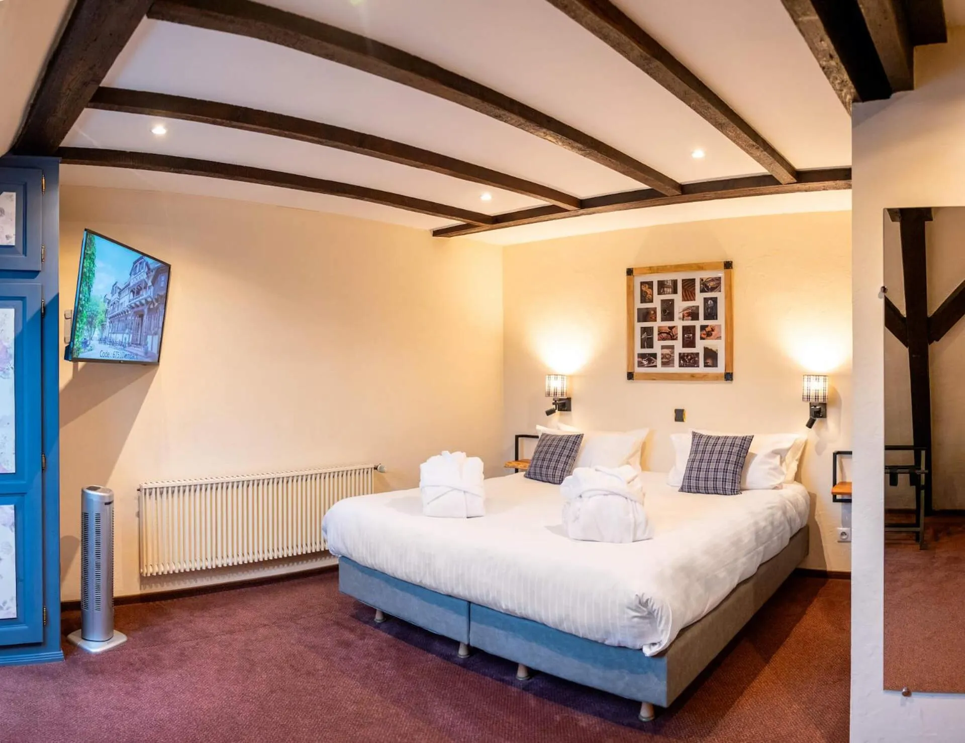 Photo of the whole room, Bed in Hôtel au Heimbach