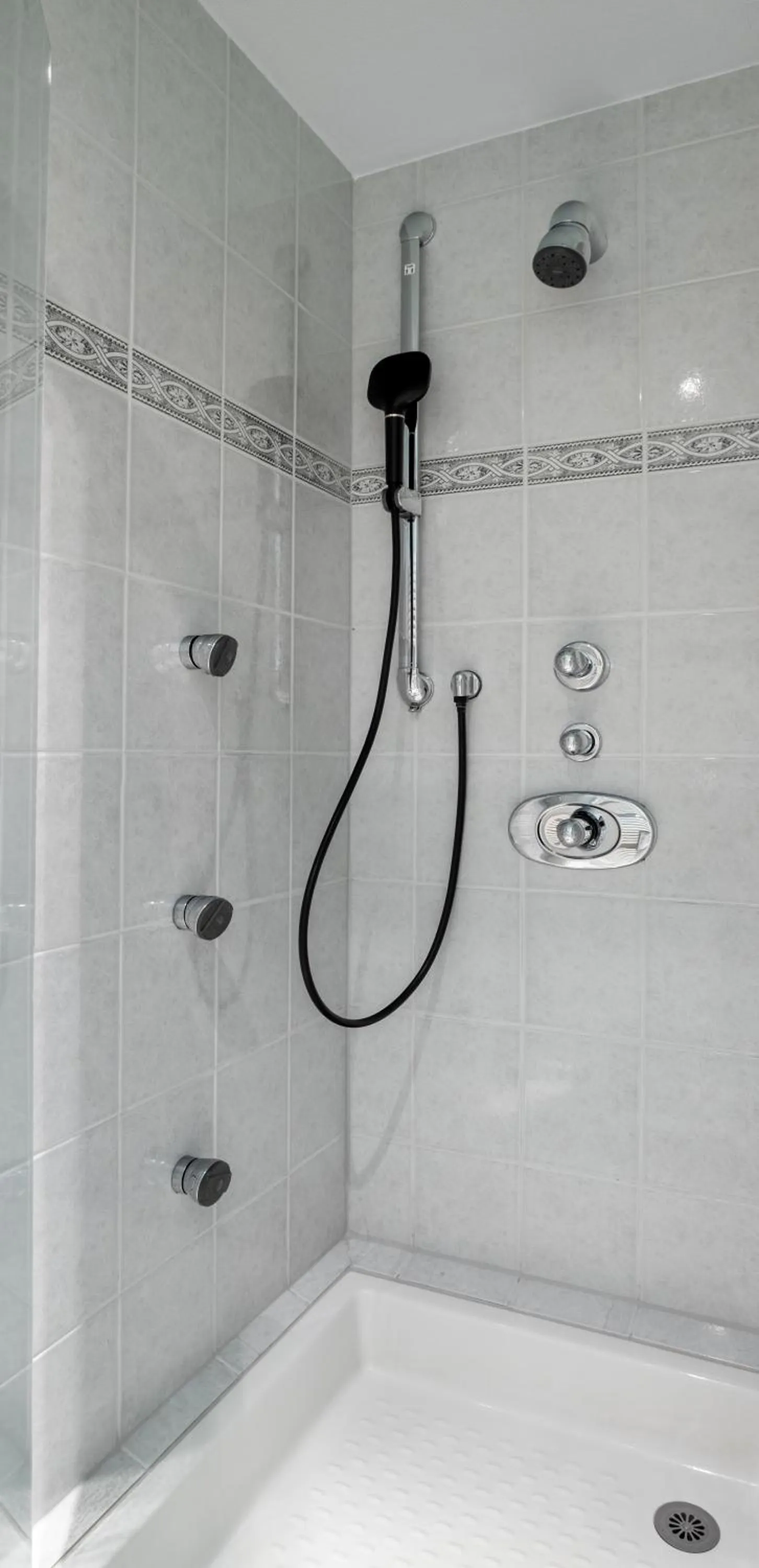 Shower in Hôtel au Heimbach