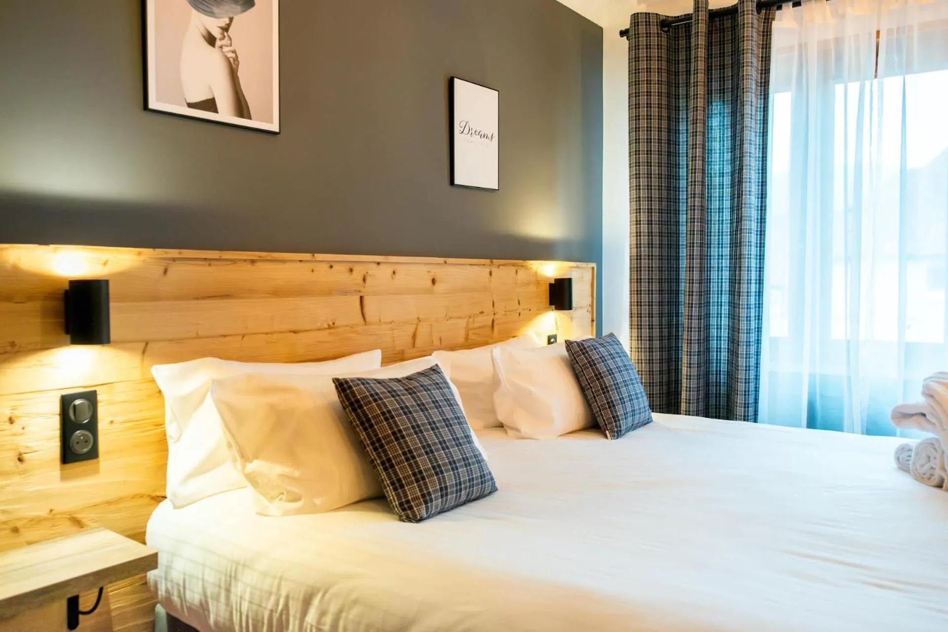 Property building, Bed in Hôtel au Heimbach