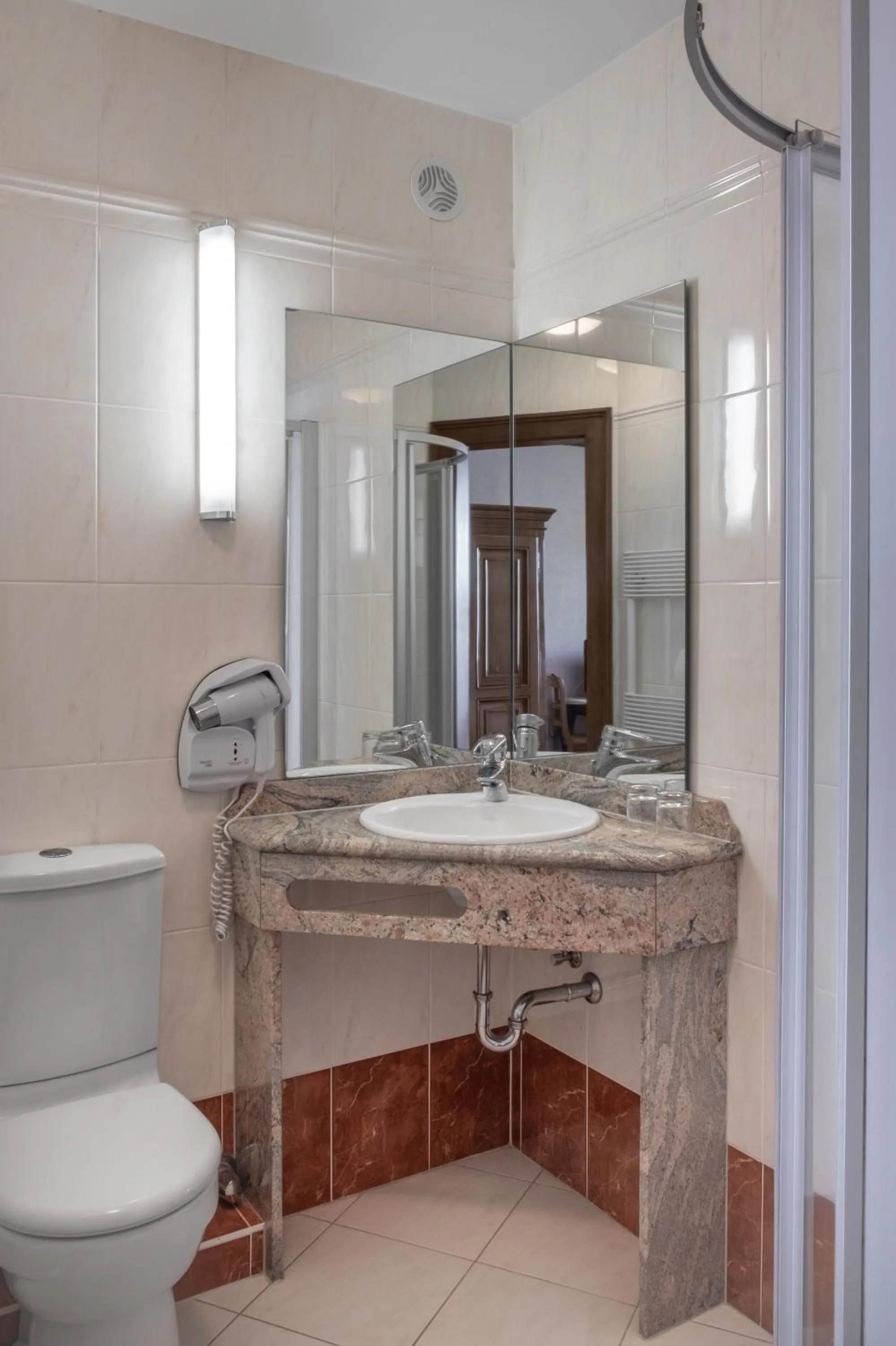 Shower in Hôtel au Heimbach