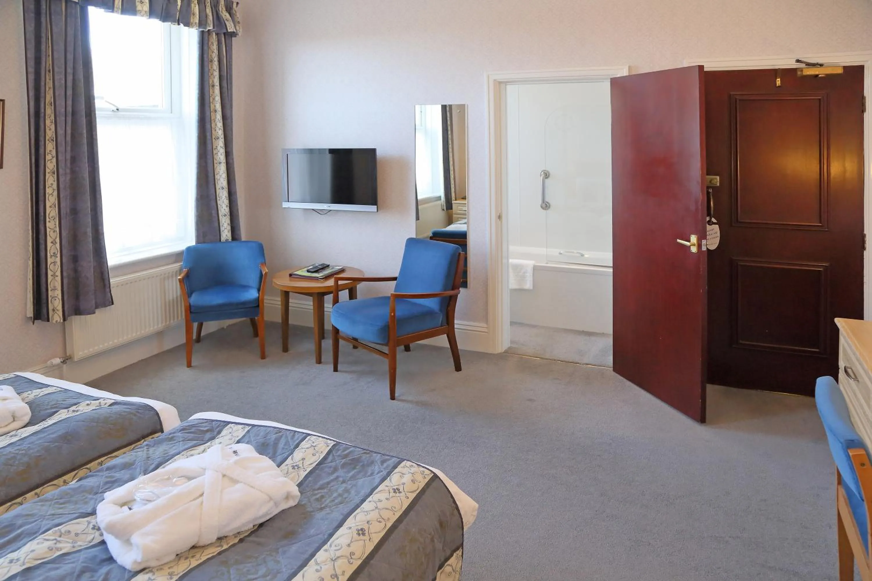 Bed in Saxonville Hotel