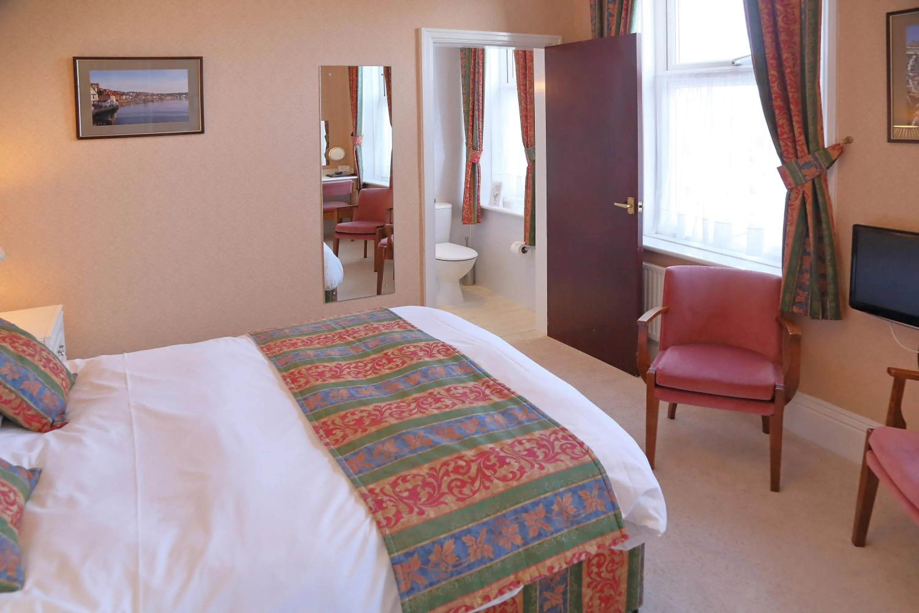 Bed in Saxonville Hotel