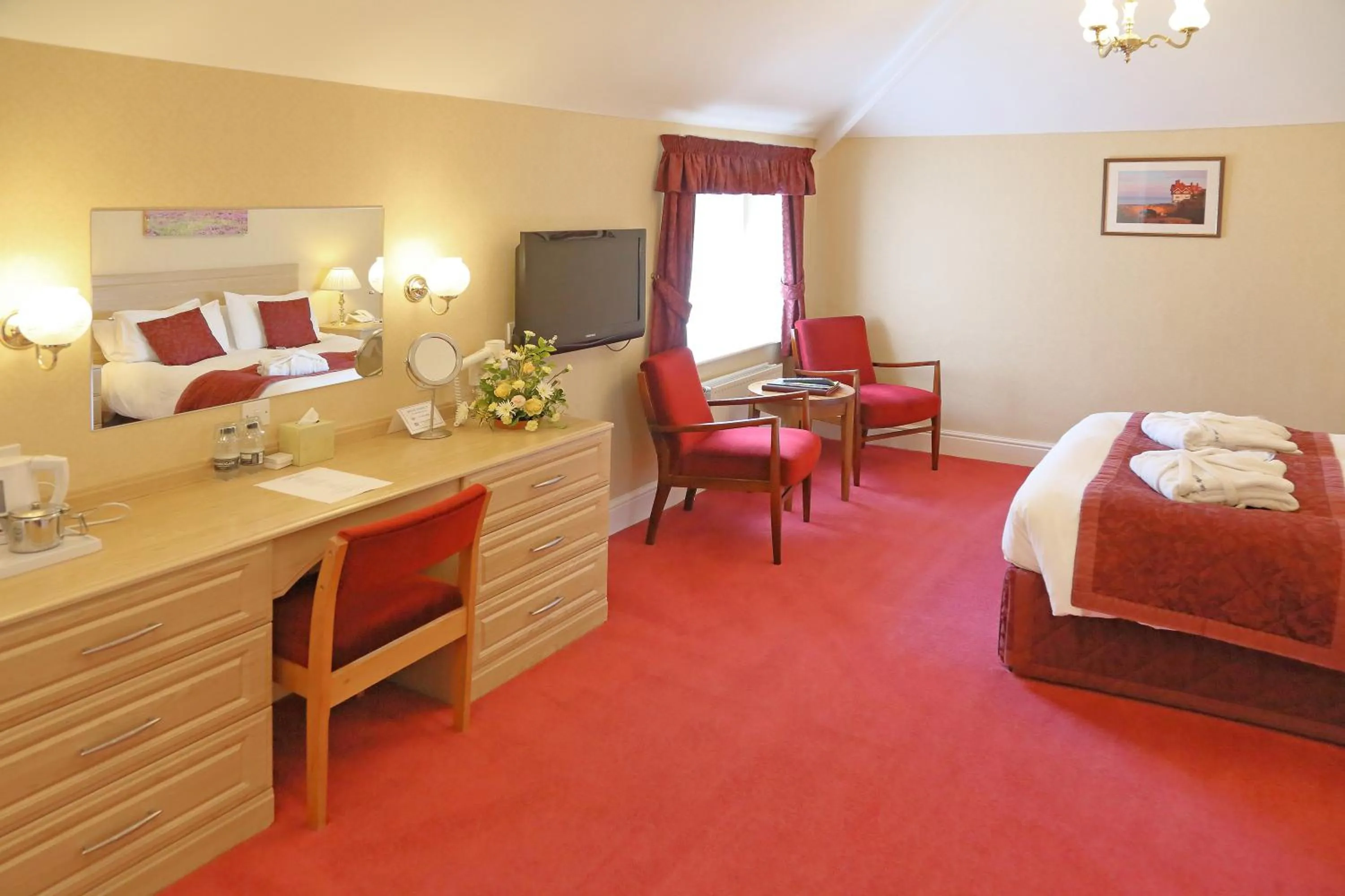 Bedroom, Bed in Saxonville Hotel