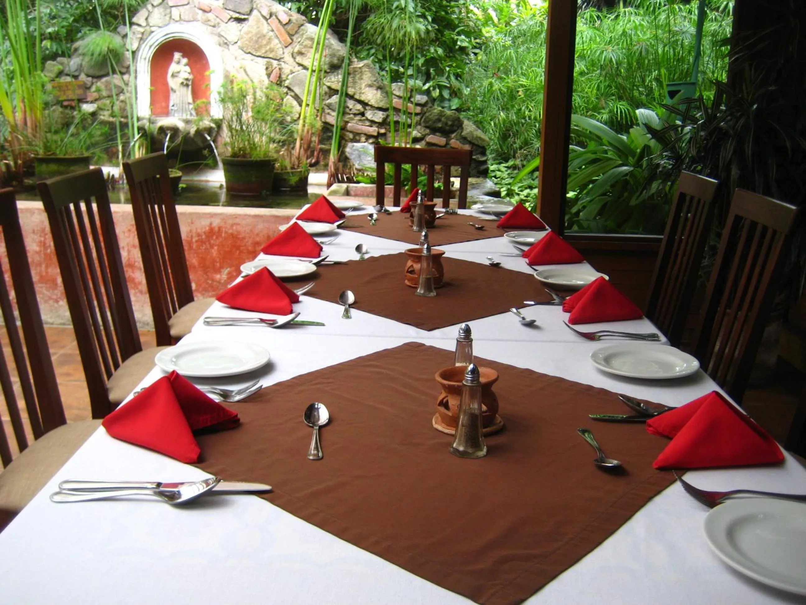 Restaurant/places to eat in Hotel Las Farolas