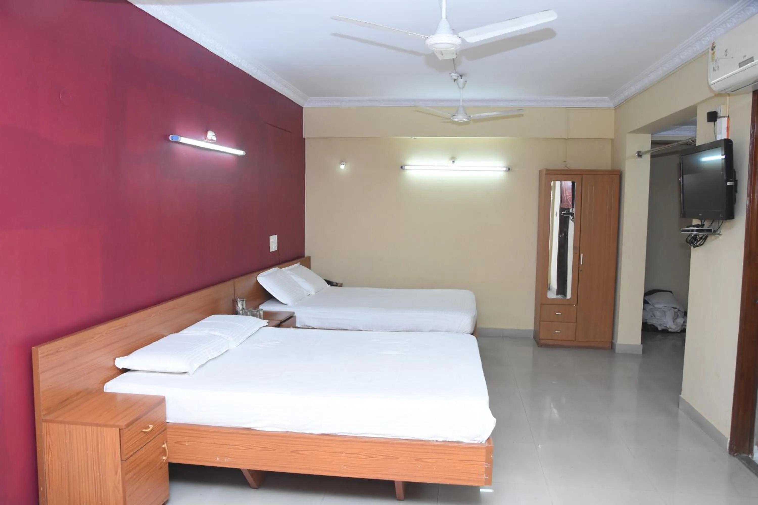 Bed in Hotel Surya Residency Majestic