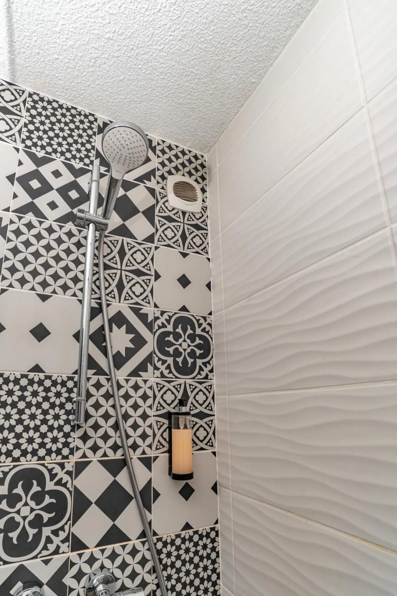 Shower in Hotel Restaurant Argos, Strasbourg Nord