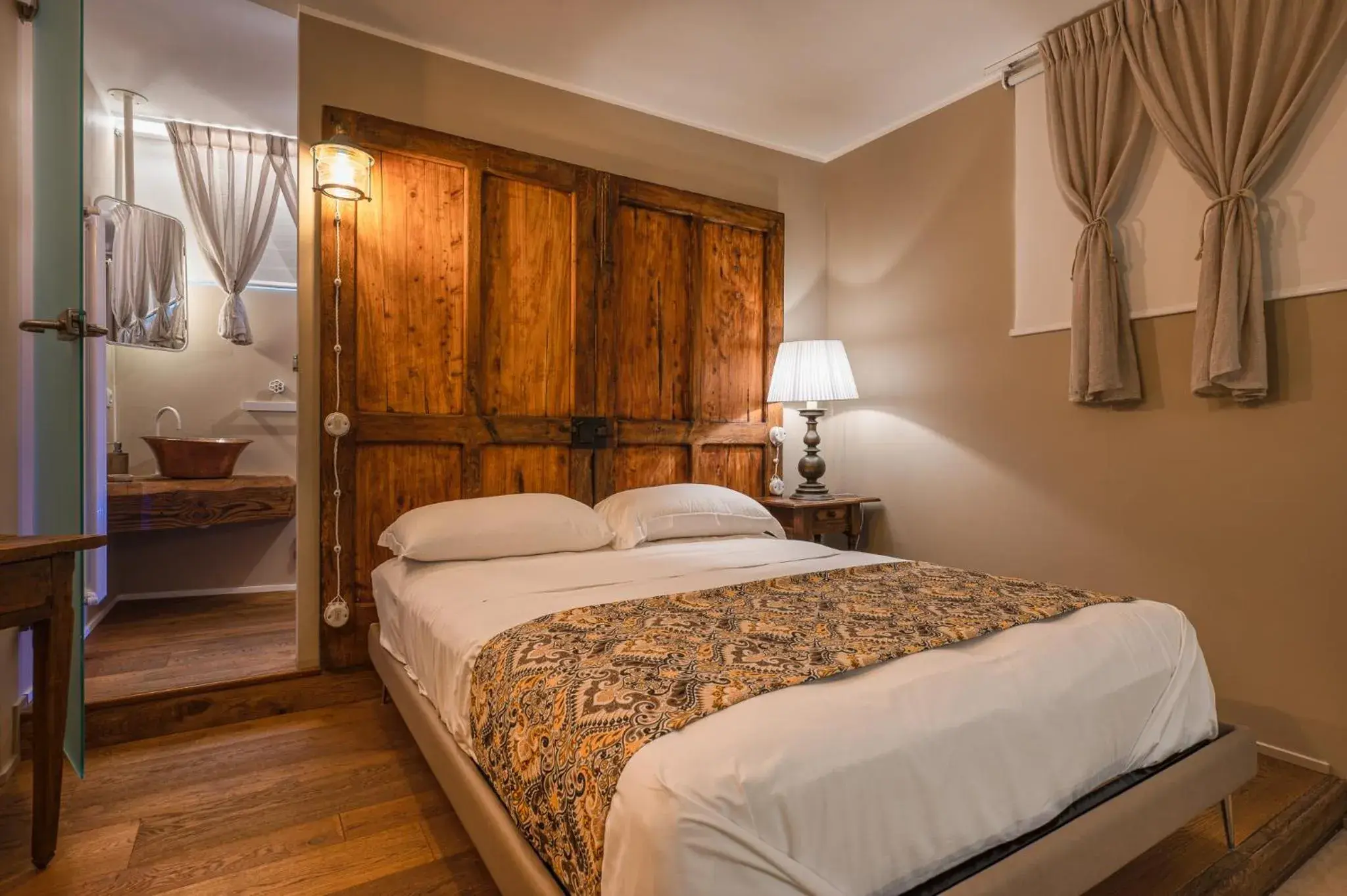 Deluxe Double Room with Bath in A'Mare Luxury Rooms Deluxe Double Room with Bath in A'Mare Luxury Rooms