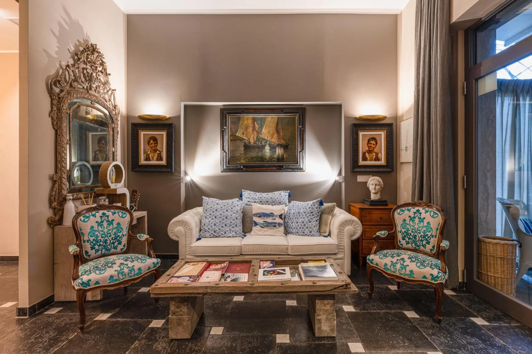 Living room in A'Mare Luxury Rooms